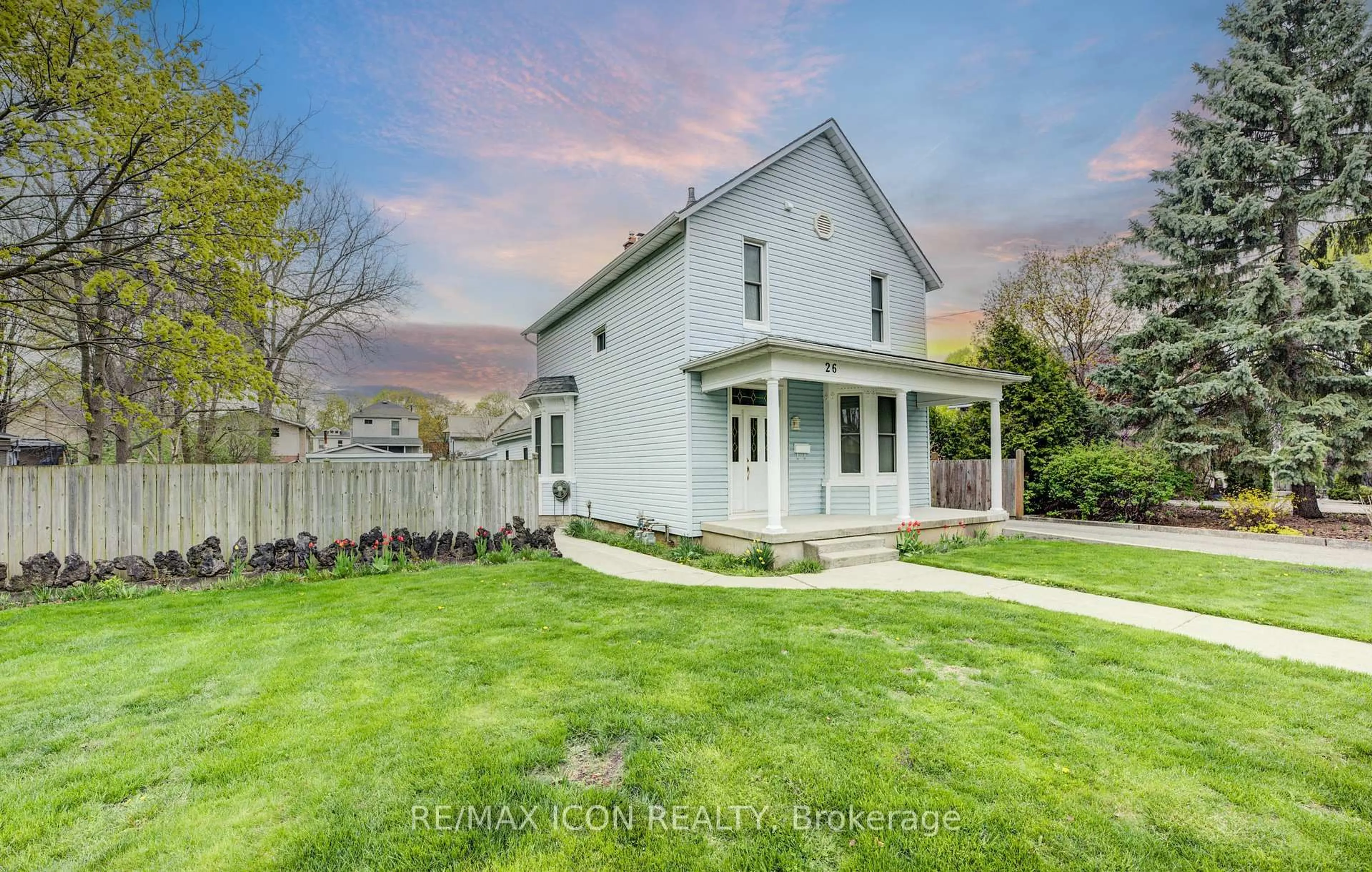 A pic from outside/outdoor area/front of a property/back of a property/a pic from drone, street for 26 Chalmers St, Cambridge Ontario N1R 5B7