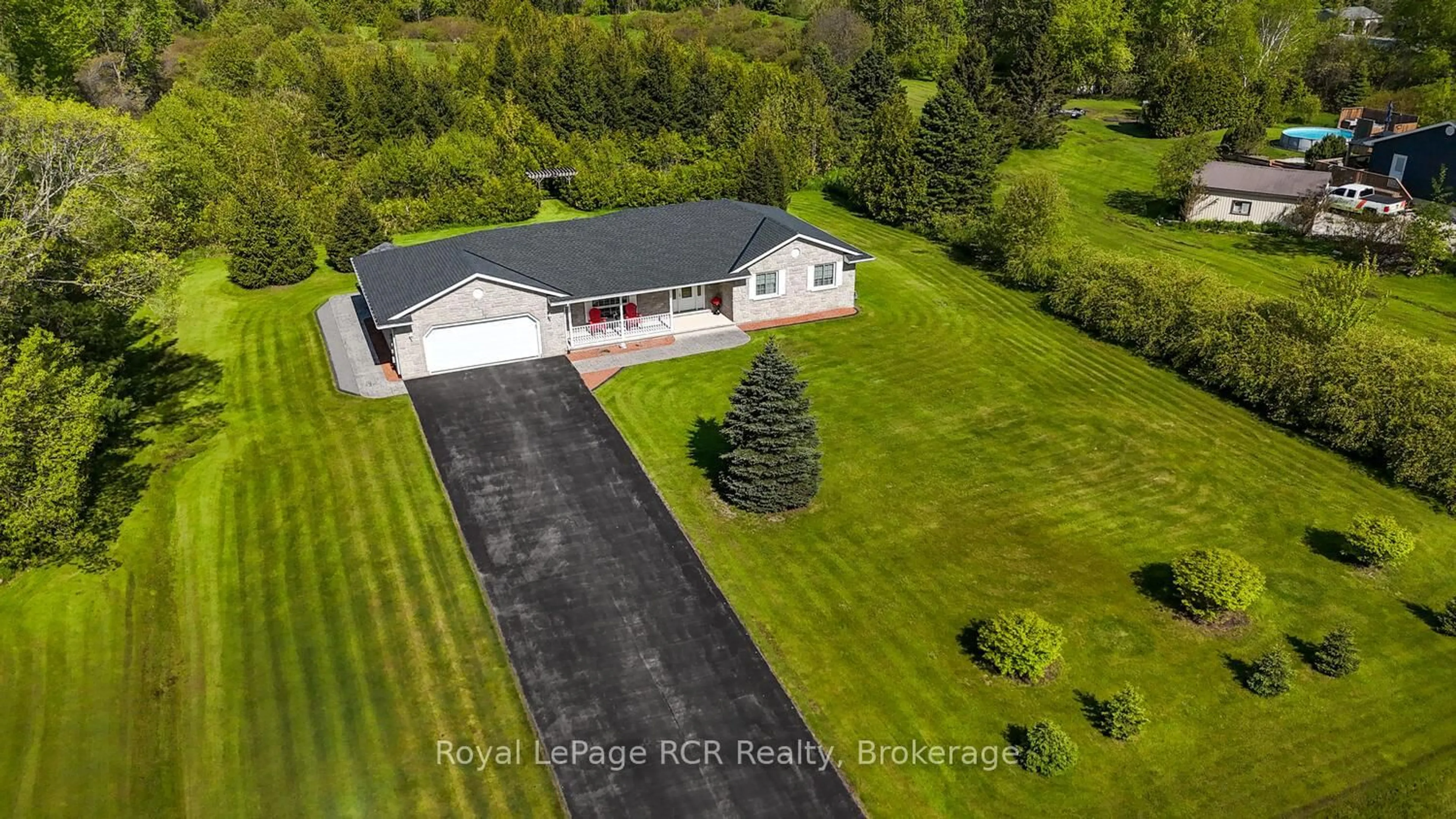 A pic from outside/outdoor area/front of a property/back of a property/a pic from drone, unknown for 280 Somers St, Georgian Bluffs Ontario N4K 6V5