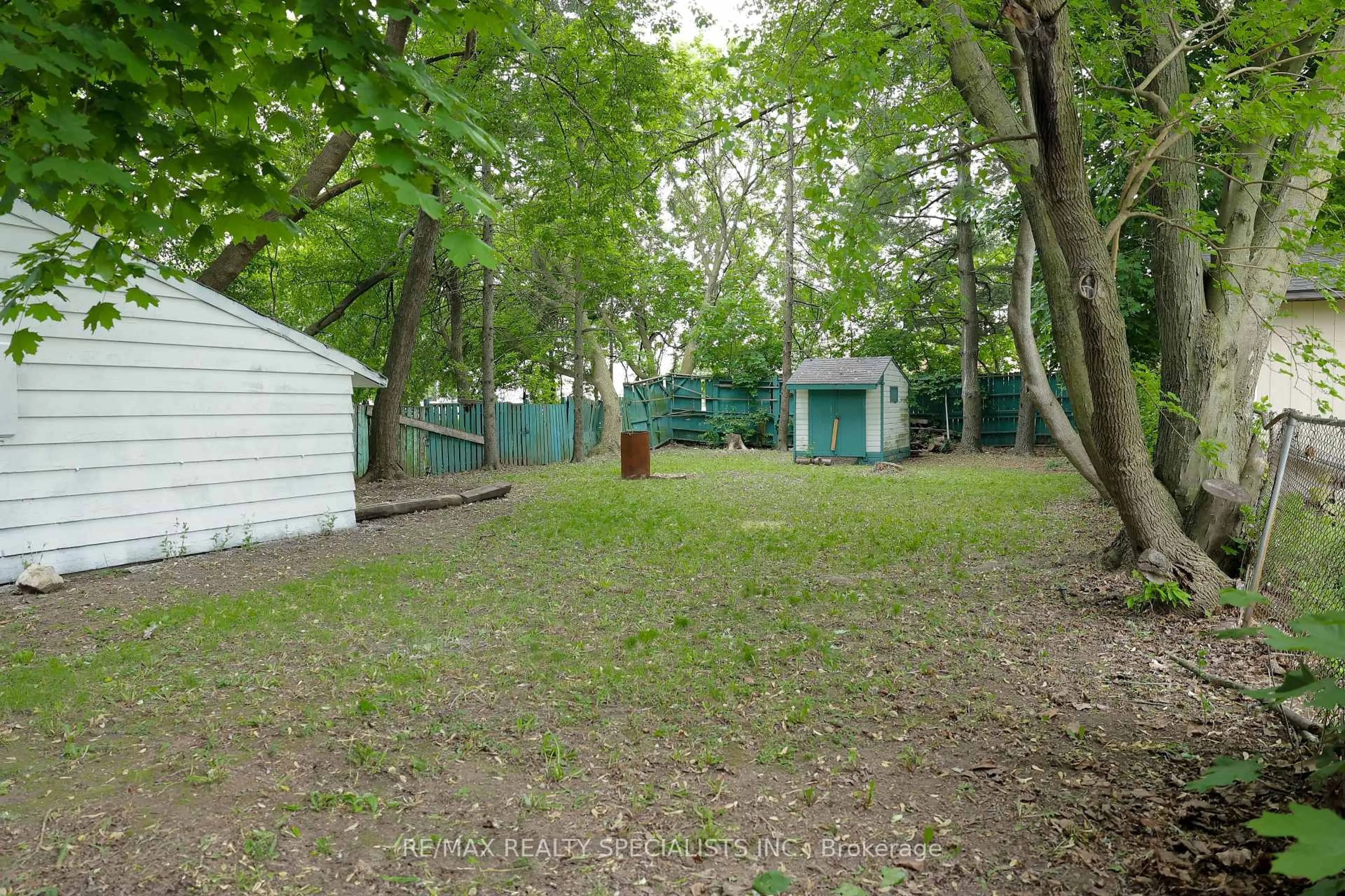 Shed for 5097 Ontario Ave, Niagara Falls Ontario L2E 3R7