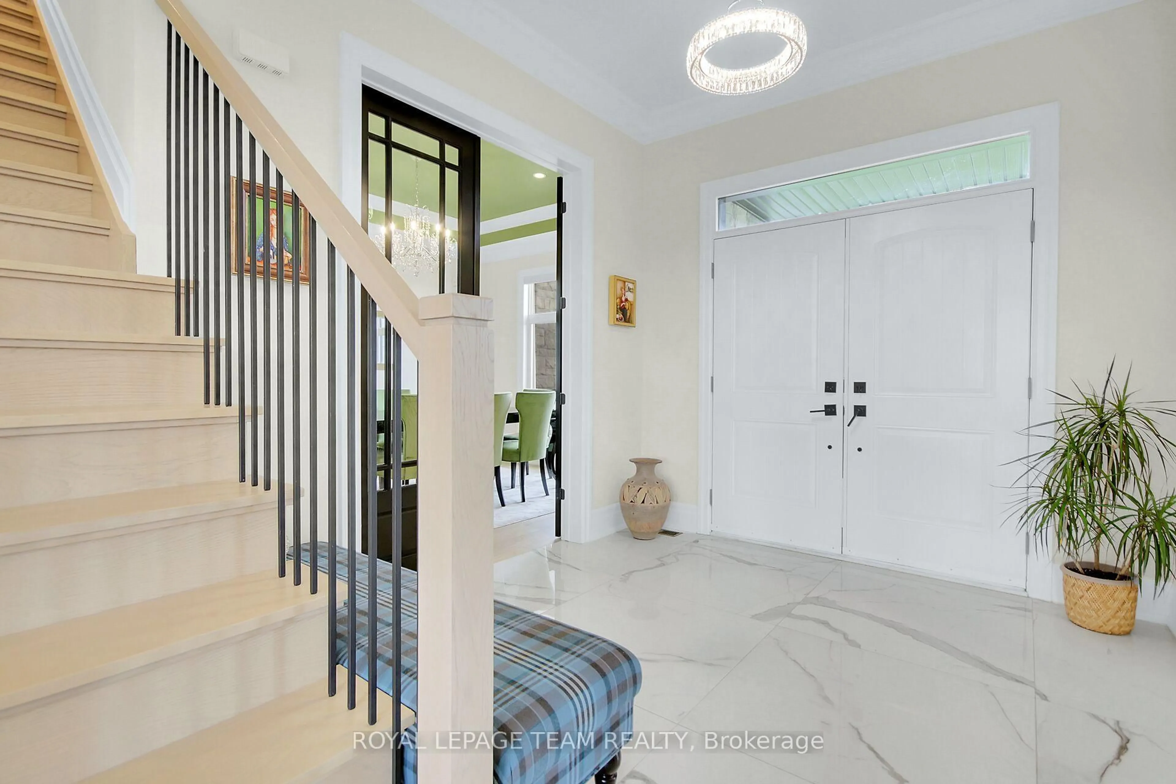Indoor foyer for 4019 Perennial Way, Ottawa Ontario K4P 0G7