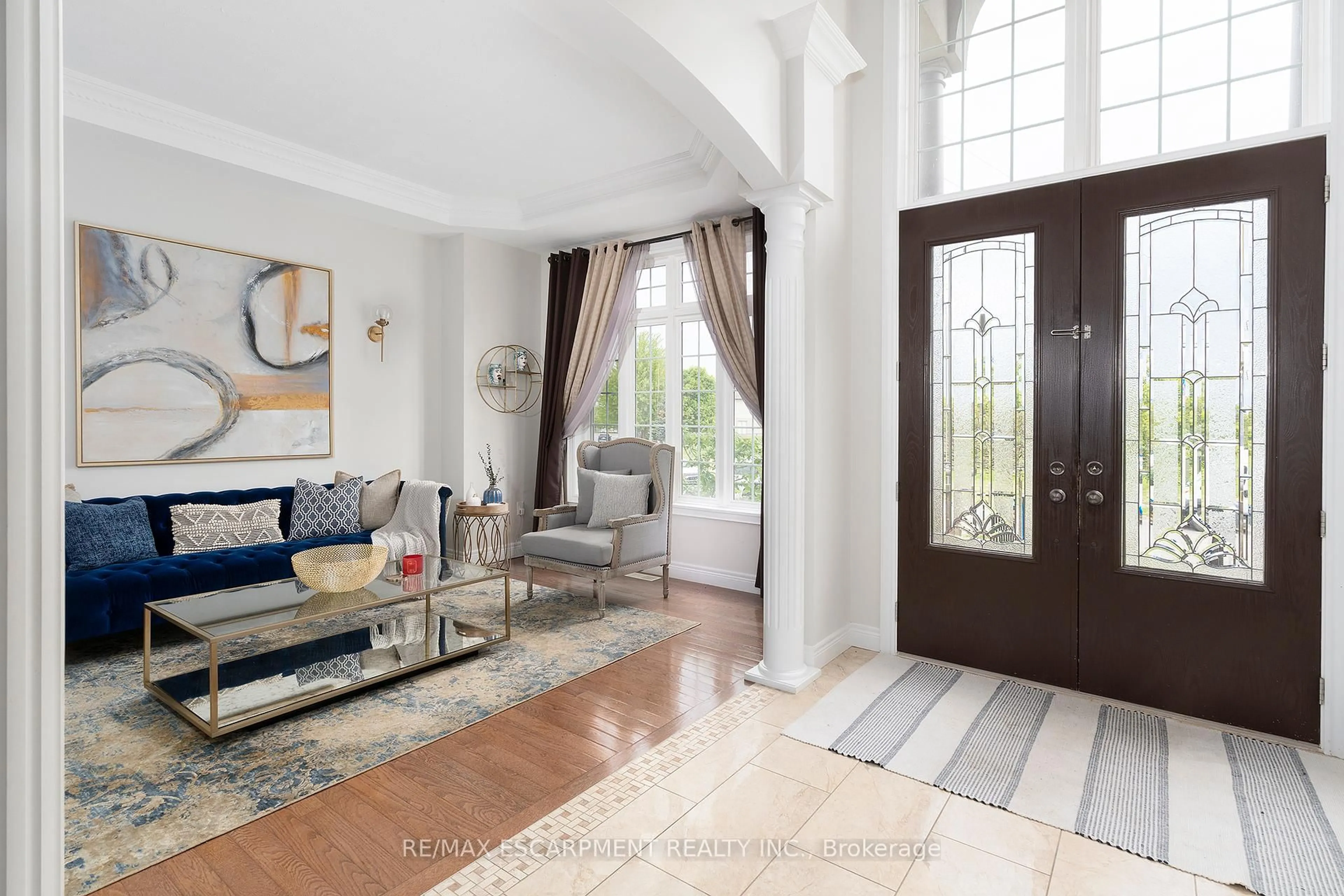 Indoor entryway for 240 CLOVERLEAF Dr, Hamilton Ontario L9K 1T2
