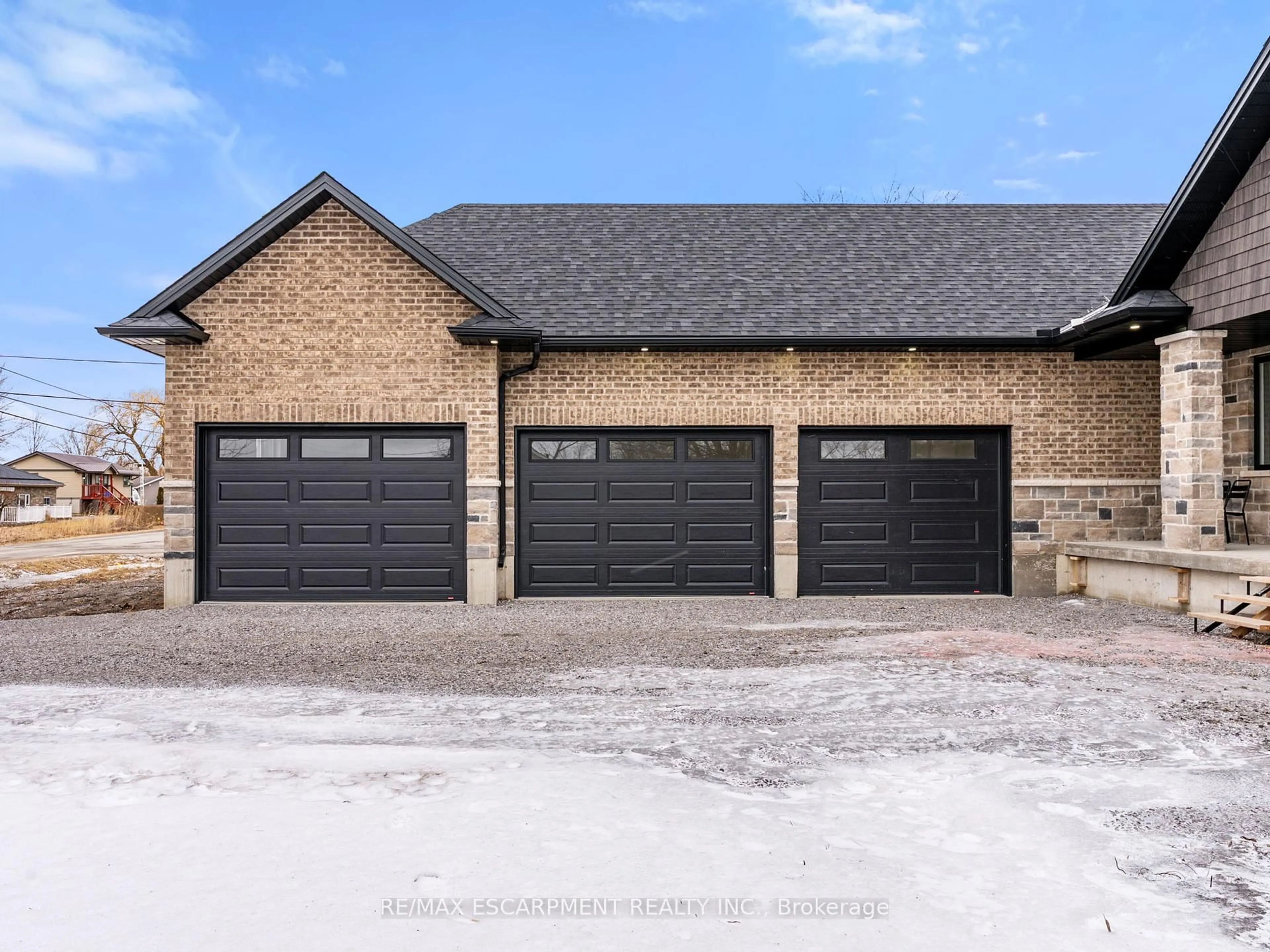 Indoor garage for 804 South Coast Dr, Haldimand Ontario N0A 1L0