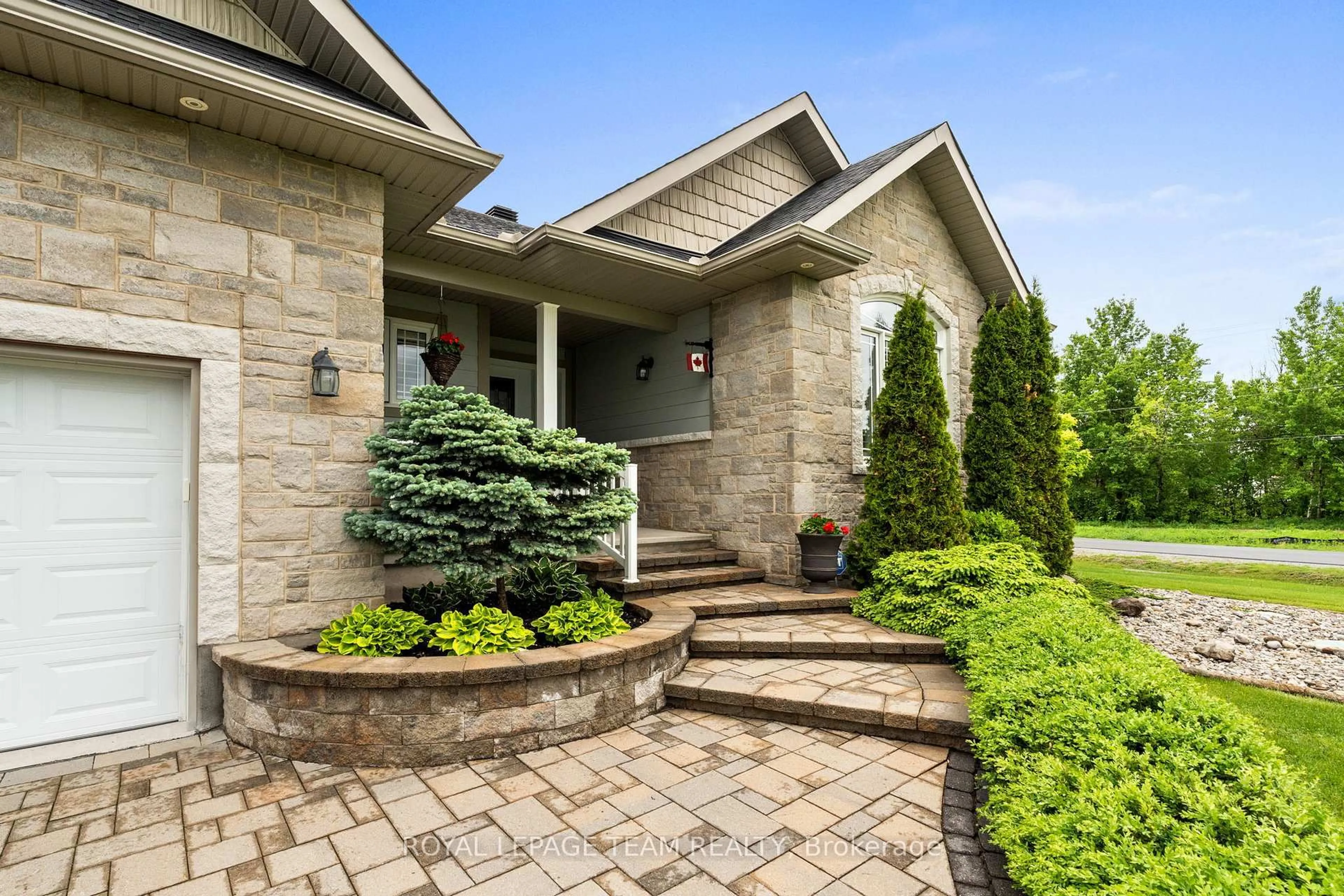 Home with brick exterior material, street for 3400 Summerbreeze Dr, Osgoode Ontario K0A 2W0