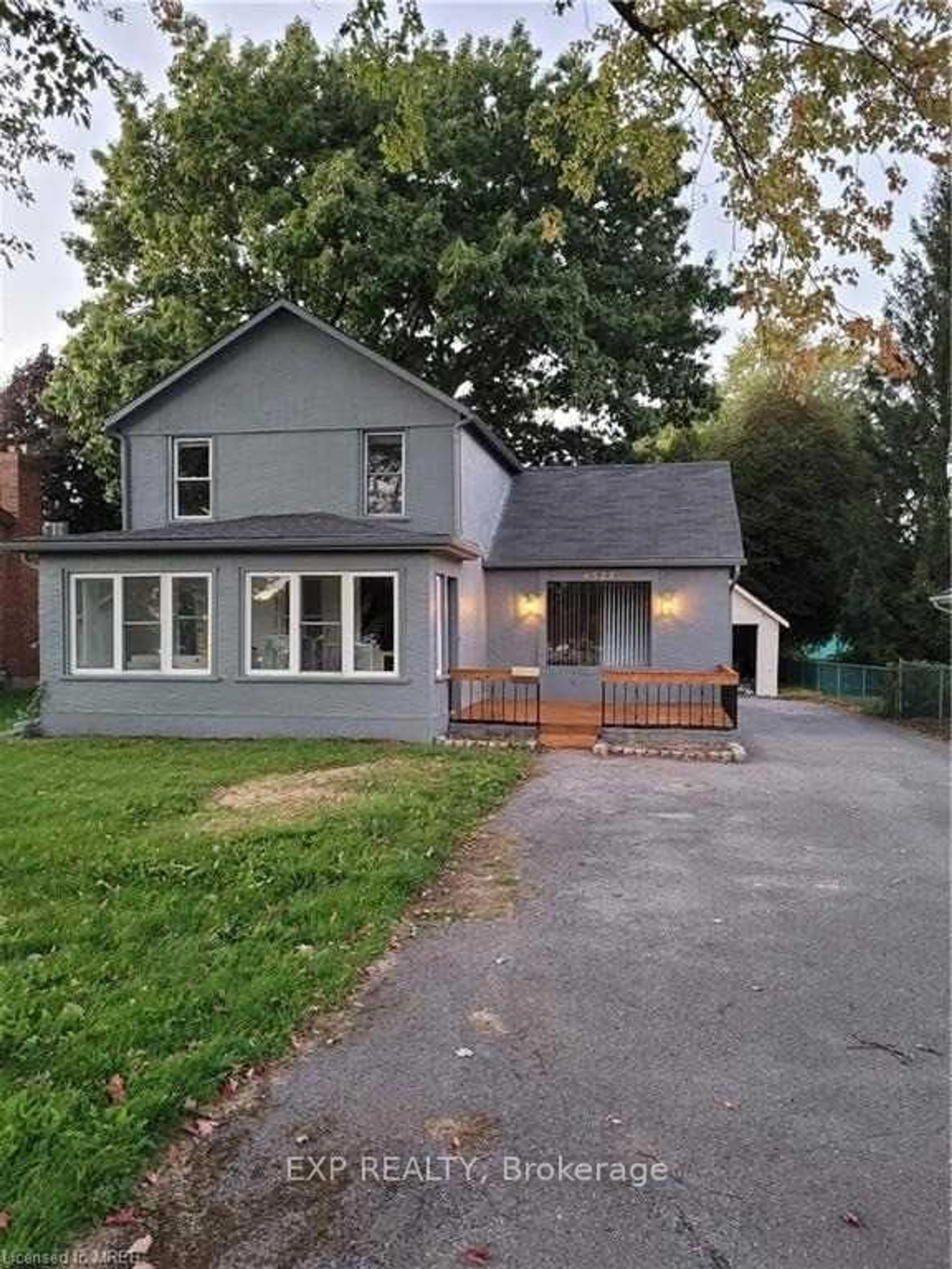 Home with vinyl exterior material, street for 6525 Oneil St, Niagara Falls Ontario L2J 1M7