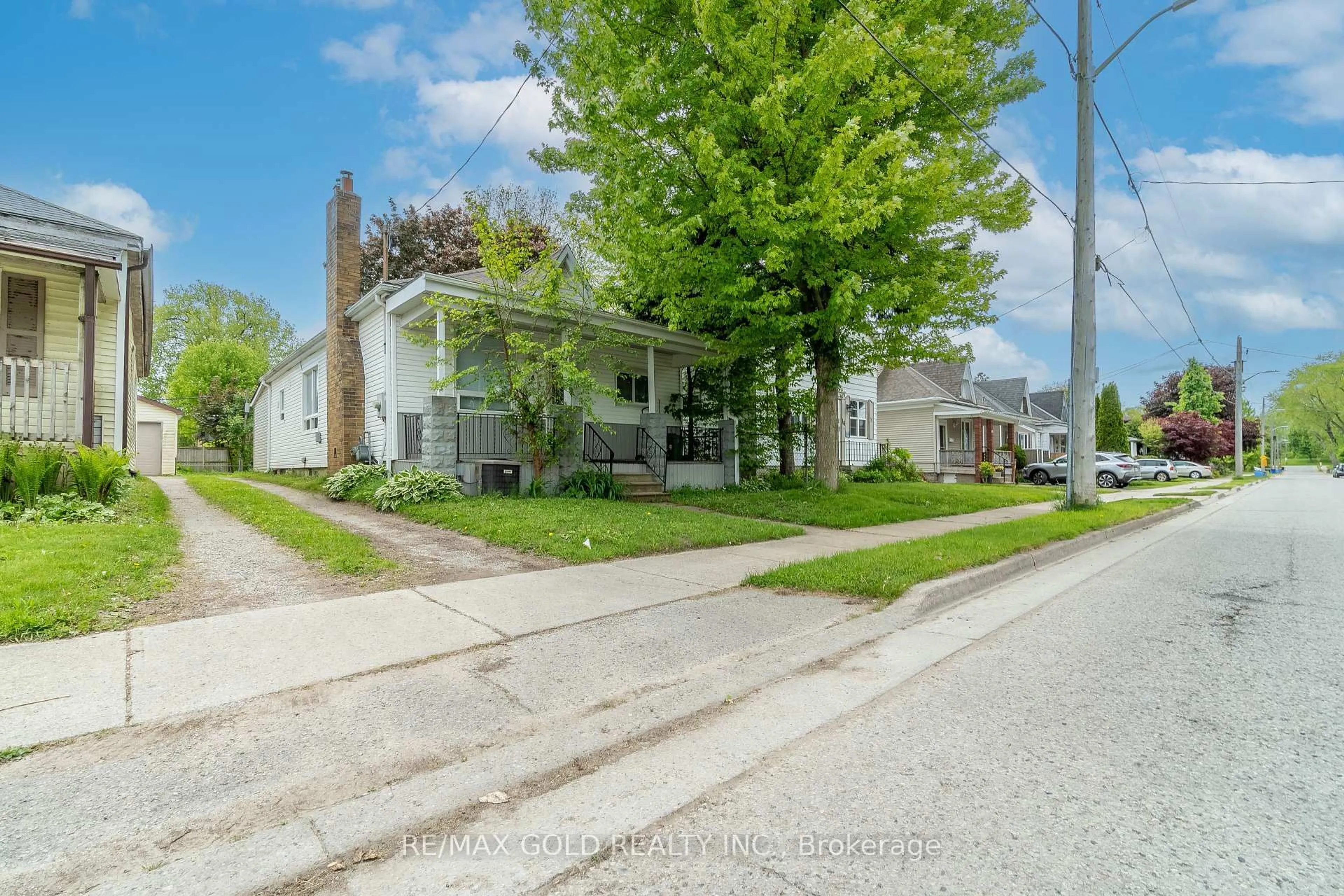 A pic from outside/outdoor area/front of a property/back of a property/a pic from drone, street for 14 Wyatt St, London North Ontario N6H 1A7