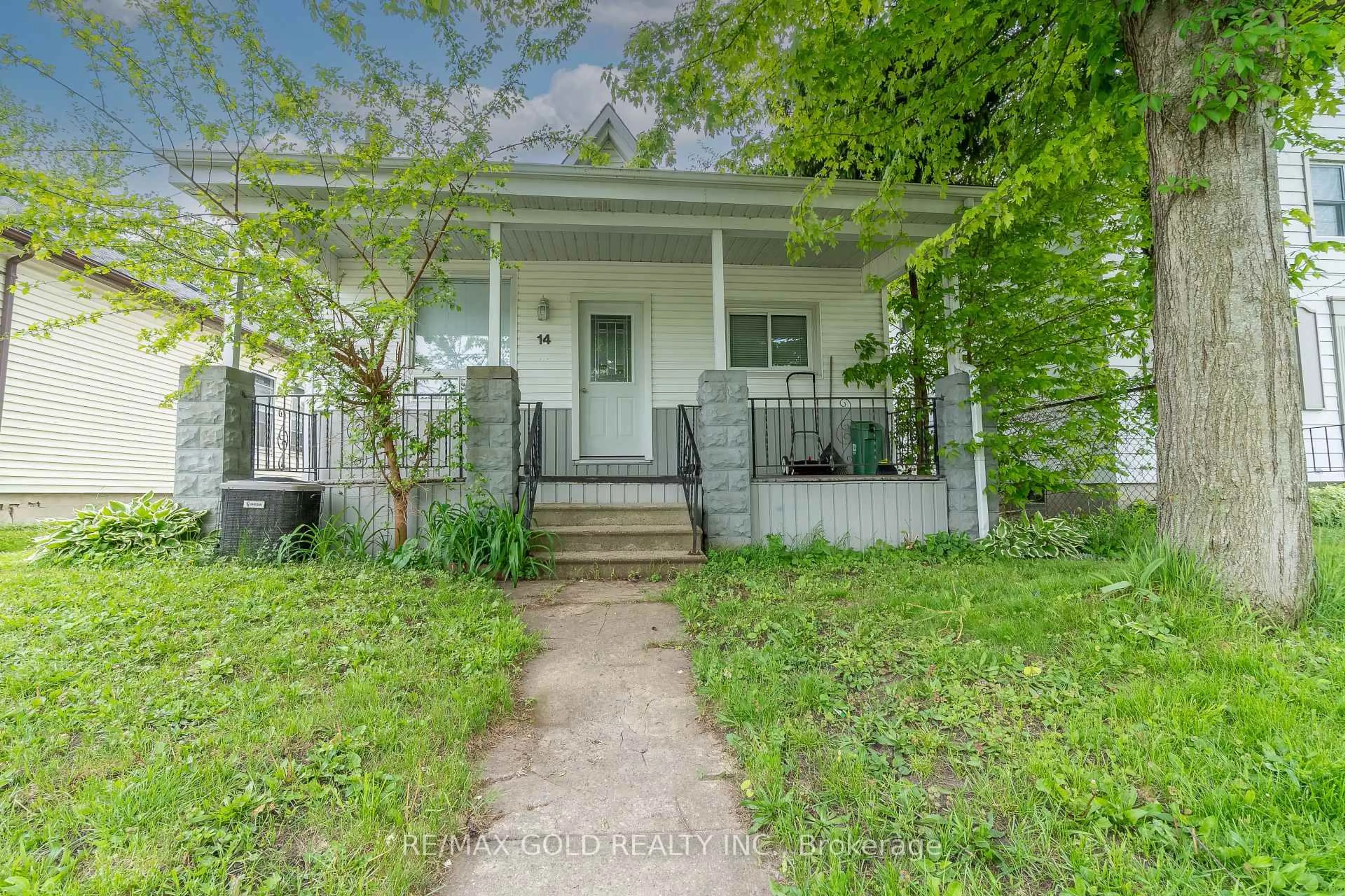 A pic from outside/outdoor area/front of a property/back of a property/a pic from drone, street for 14 Wyatt St, London North Ontario N6H 1A7