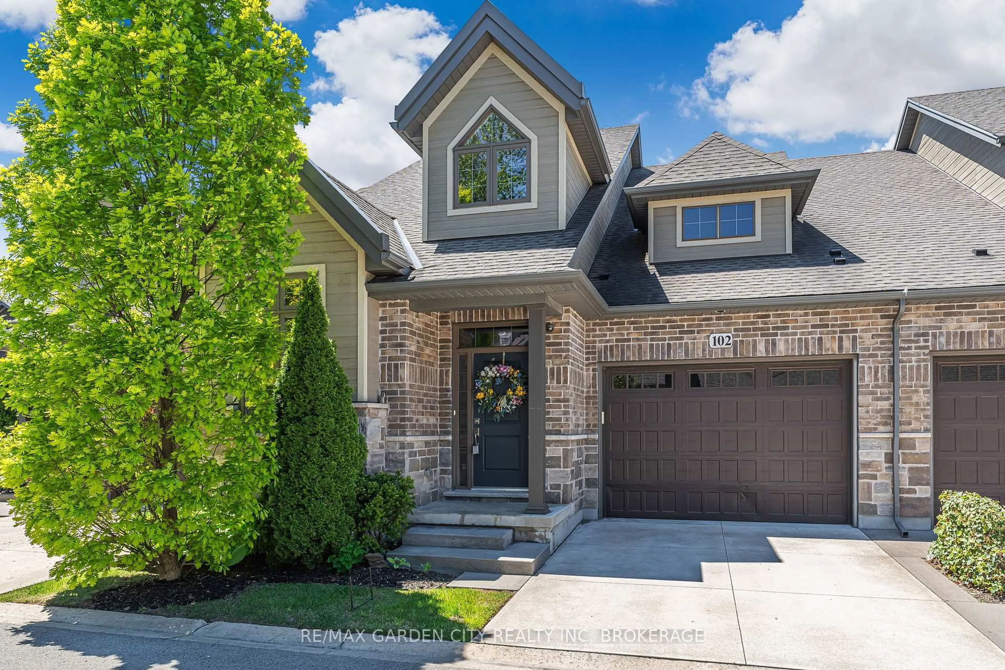 Home with brick exterior material, street for 140 Parnell Rd #102, St. Catharines Ontario L2M 1V4