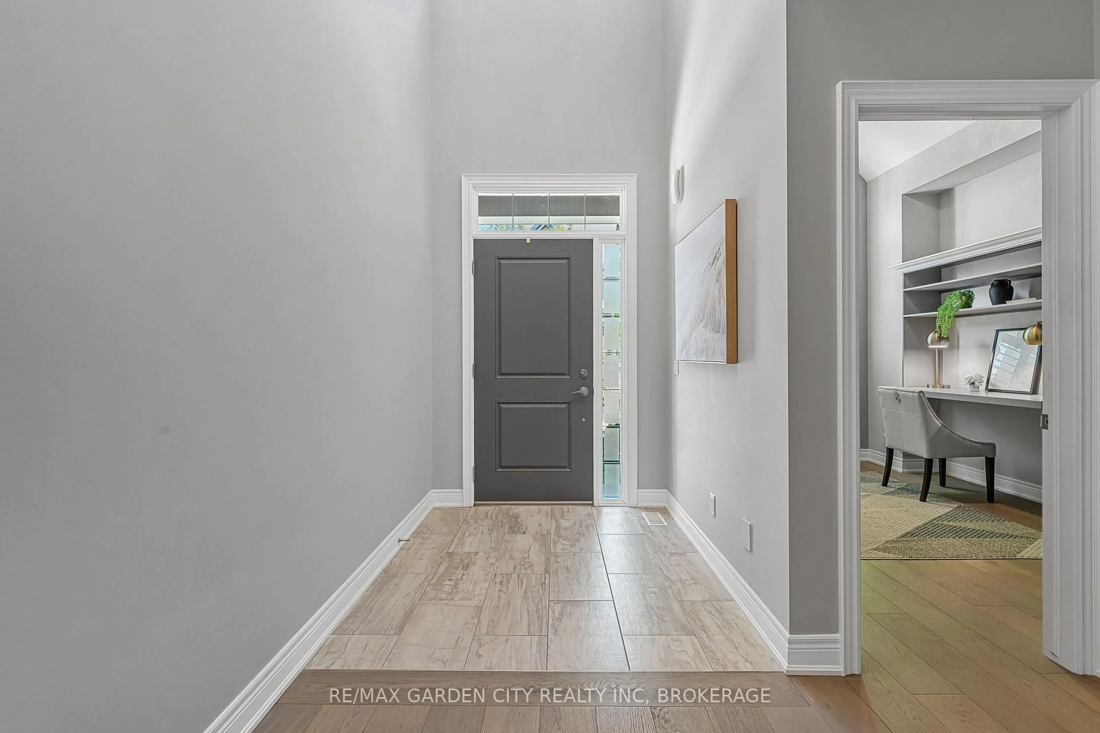 Indoor entryway for 140 Parnell Rd #102, St. Catharines Ontario L2M 1V4