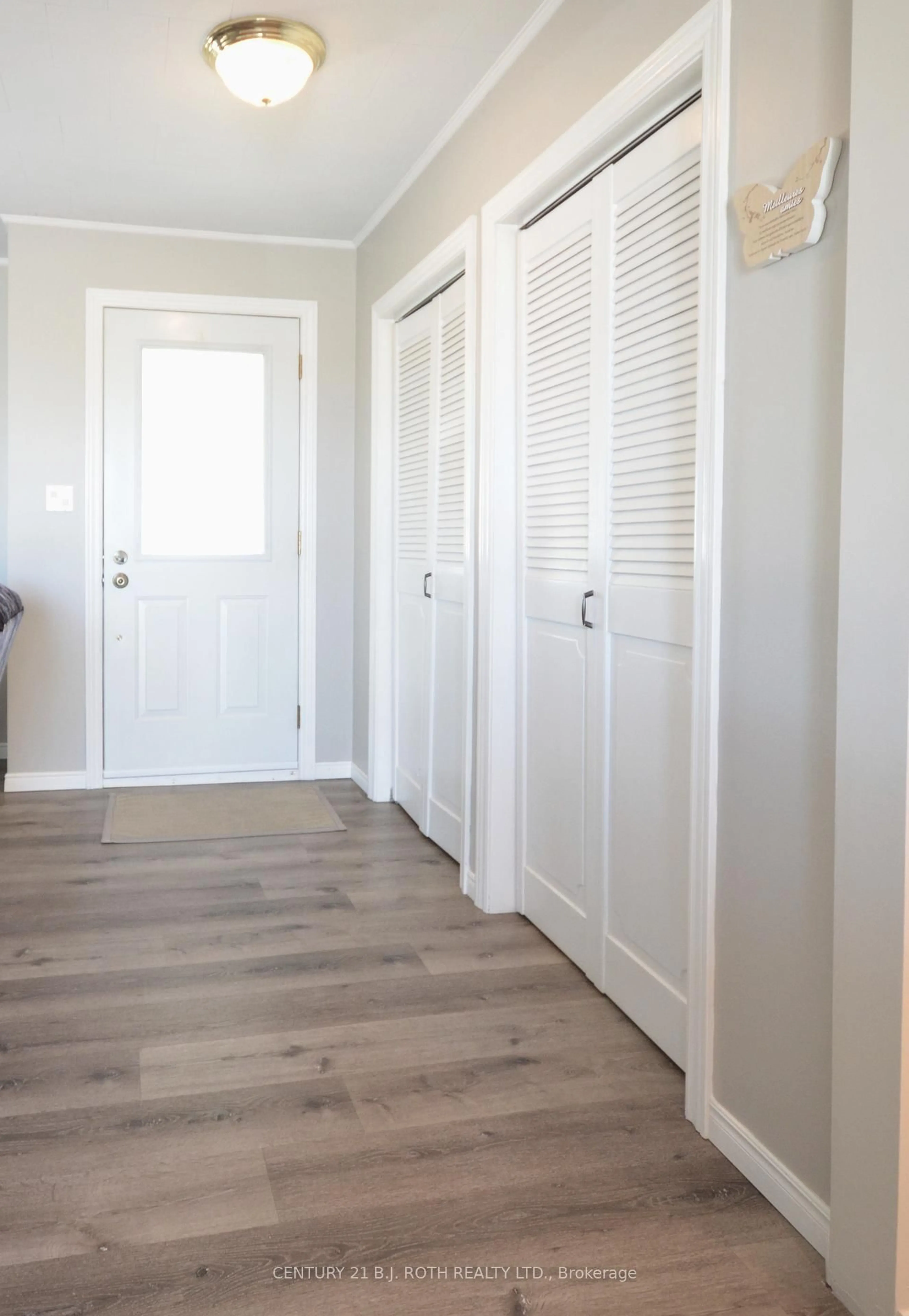 Indoor entryway for 11704 64 Highway, West Nipissing Ontario P0H 2M0