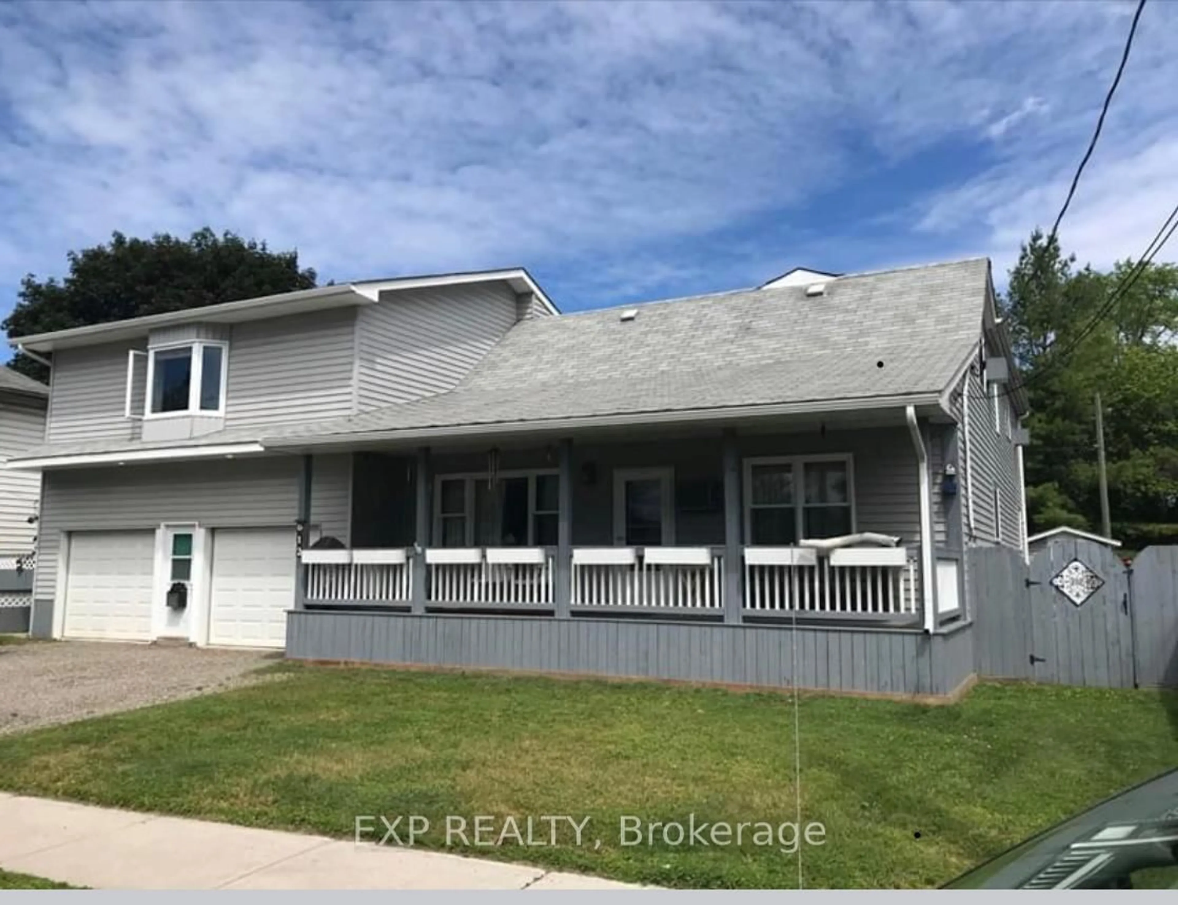 Home with vinyl exterior material, unknown for 612 Romaine St, Peterborough Central Ontario K9J 2E4