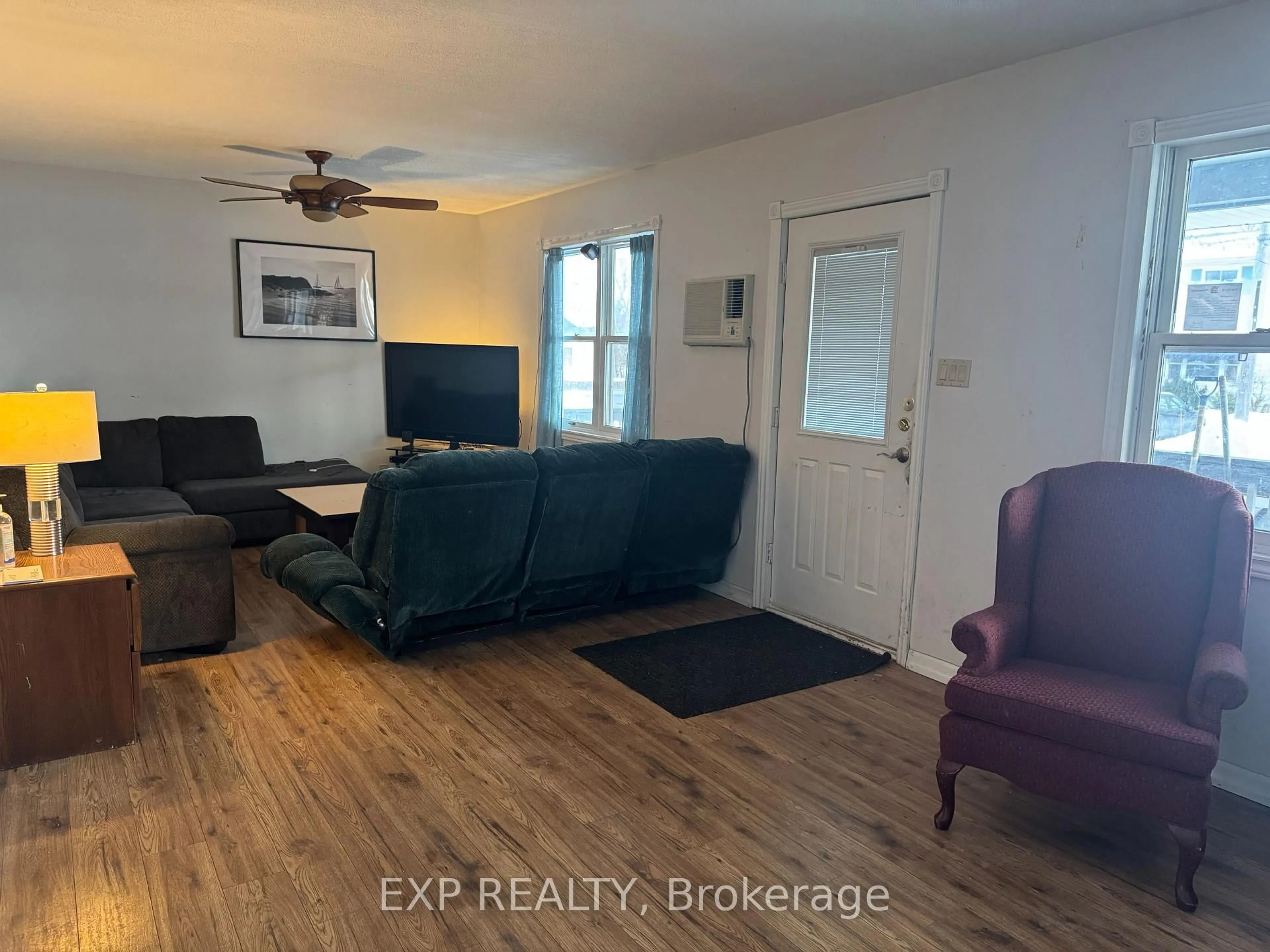 Living room with furniture, unknown for 612 Romaine St, Peterborough Central Ontario K9J 2E4