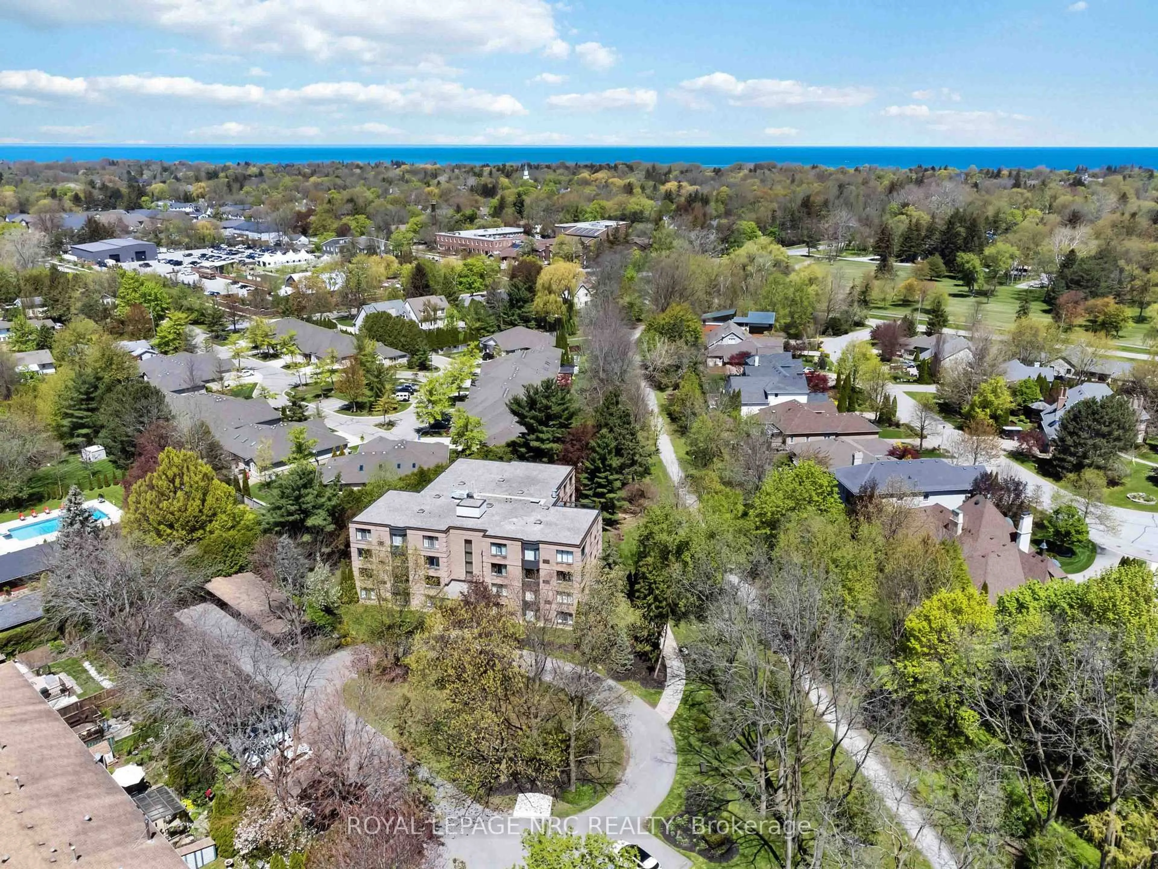 A pic from outside/outdoor area/front of a property/back of a property/a pic from drone, unknown for 61 Paffard St, Niagara-on-the-Lake Ontario L0S 1J0