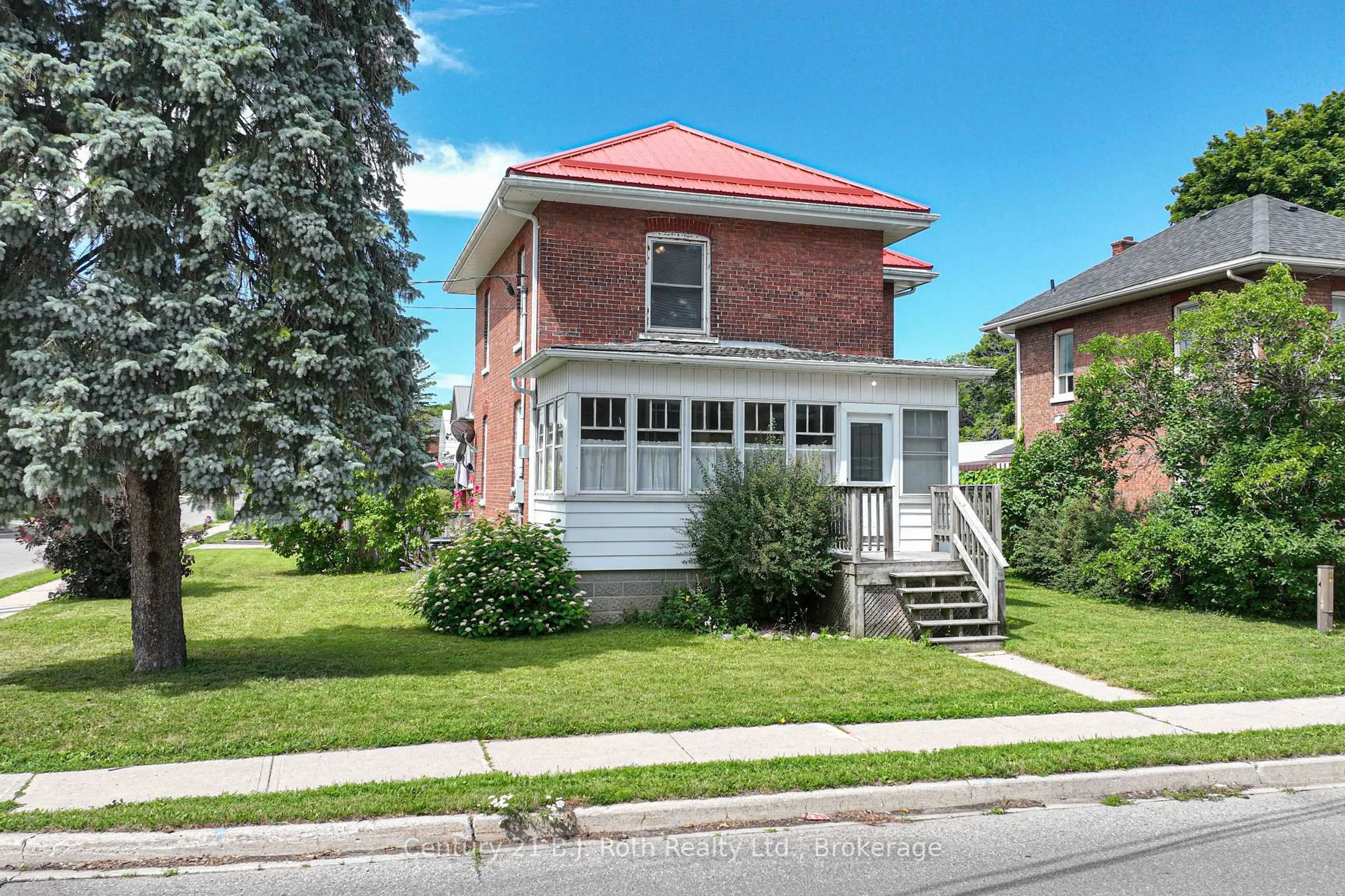 Home with brick exterior material, street for 33 Sussex St, Kawartha Lakes Ontario K9V 3E7