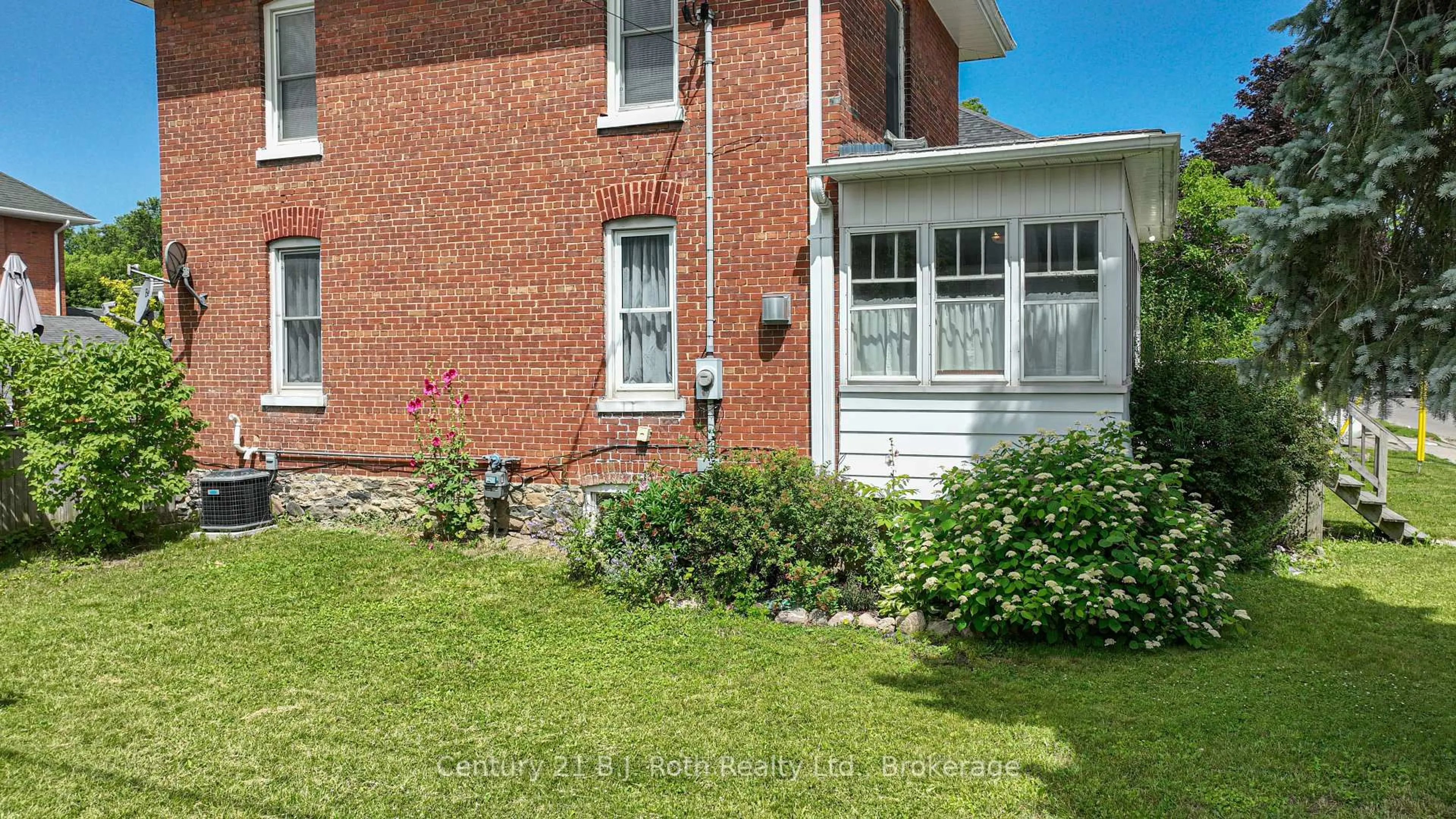 Home with brick exterior material, street for 33 Sussex St, Kawartha Lakes Ontario K9V 3E7