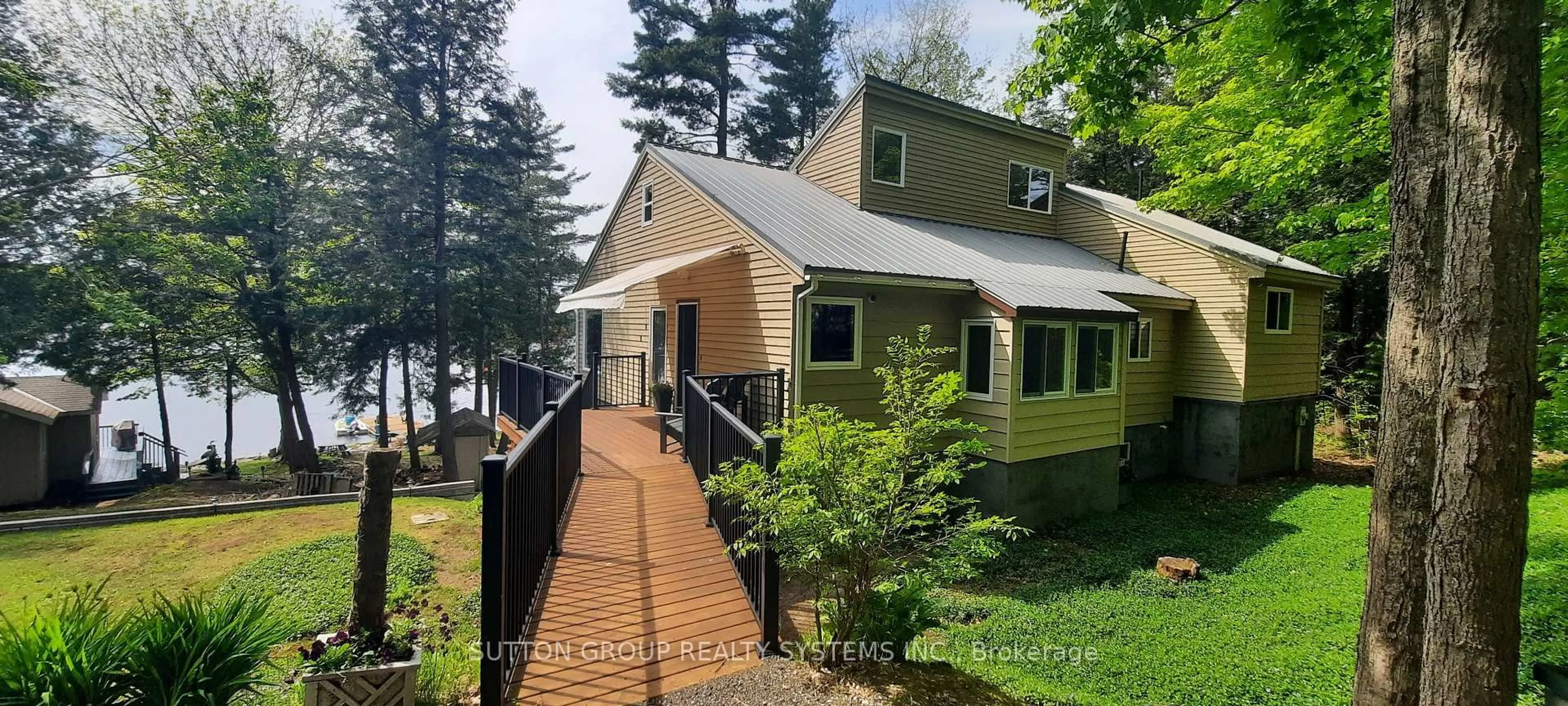 Home with vinyl exterior material, street for 1581 B Lake Joesph Rd, Seguin Ontario P0C 1H0