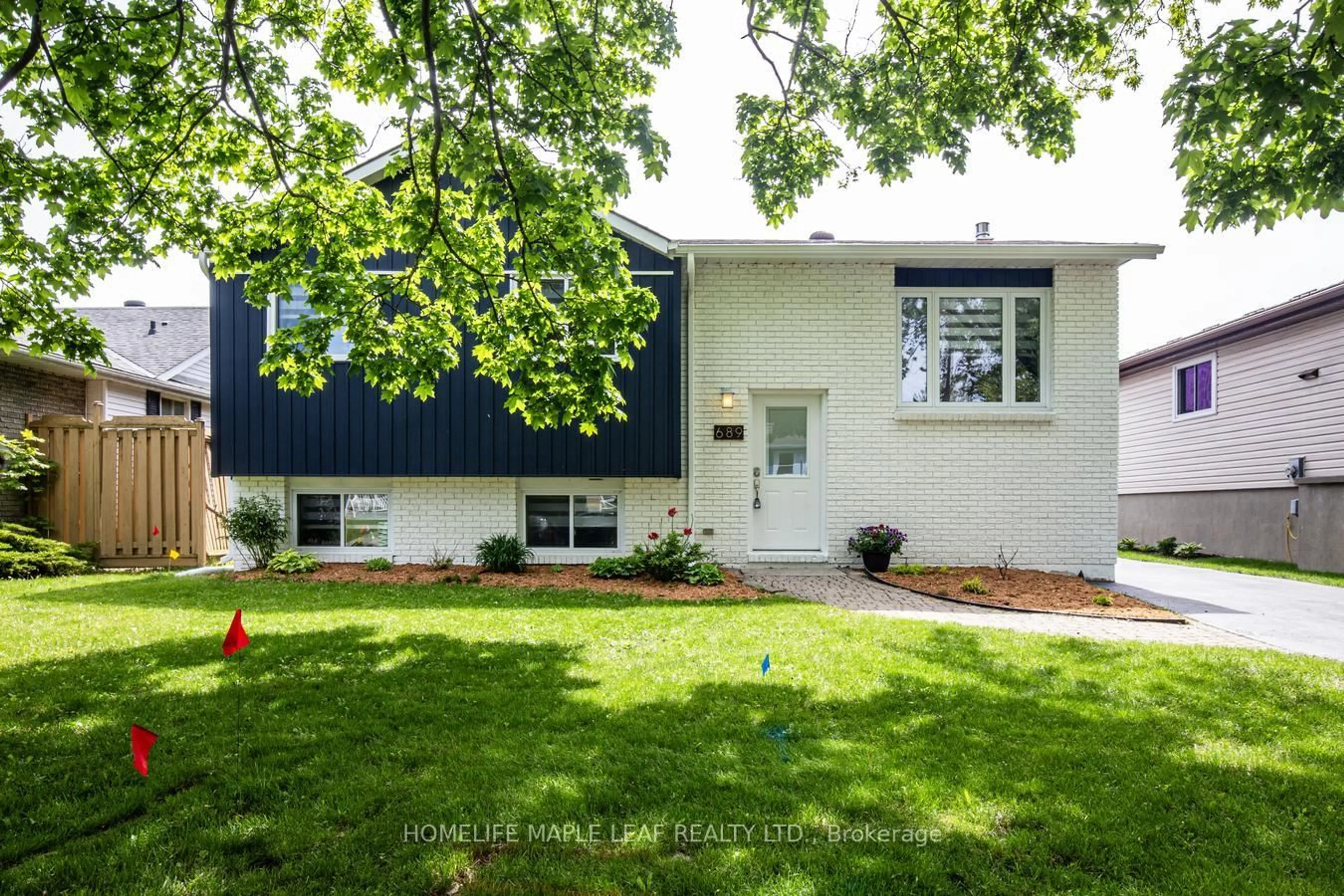 Home with vinyl exterior material, street for 689 Macyoung Dr, Kincardine Ontario N2Z 1T1