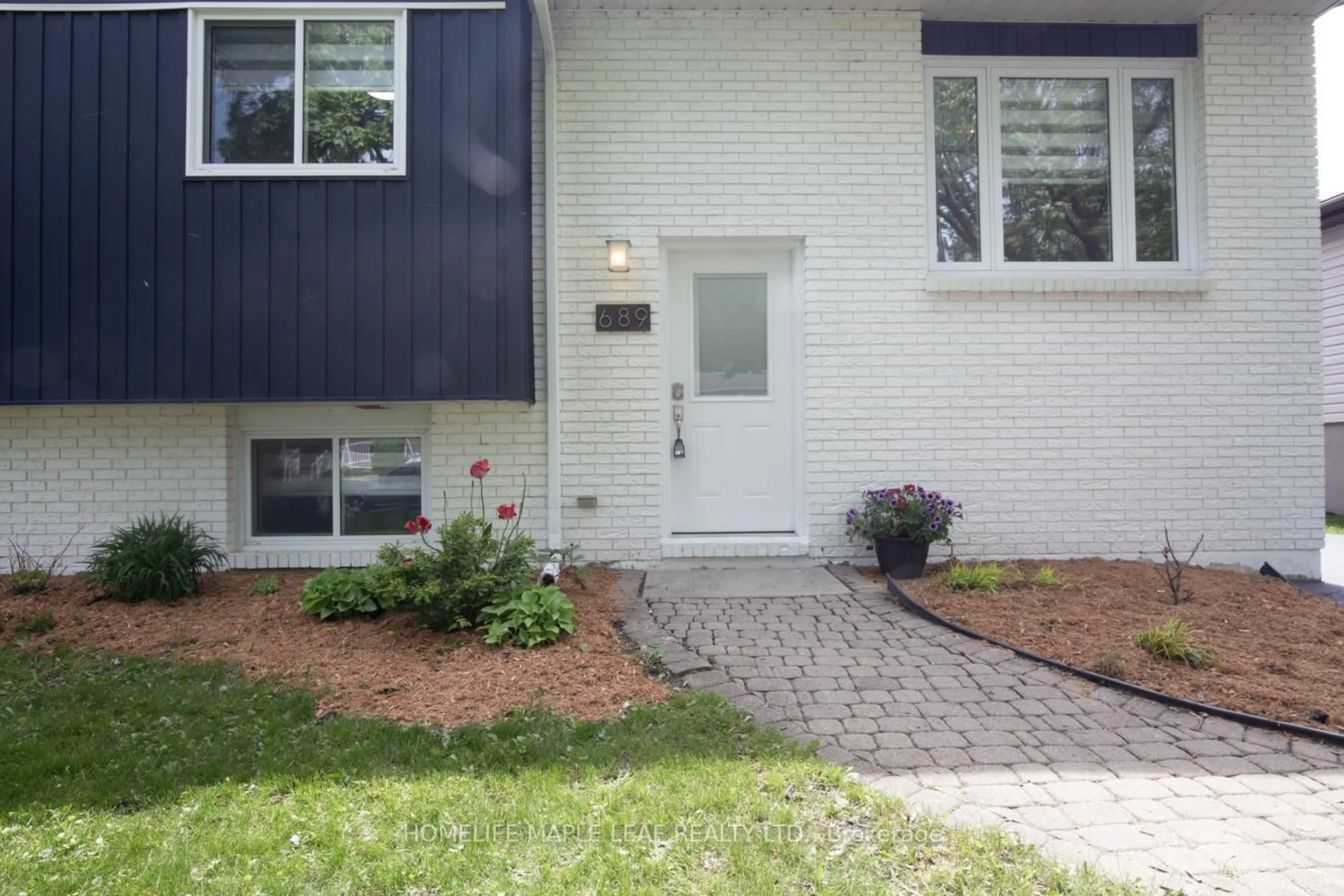 Home with brick exterior material, street for 689 Macyoung Dr, Kincardine Ontario N2Z 1T1