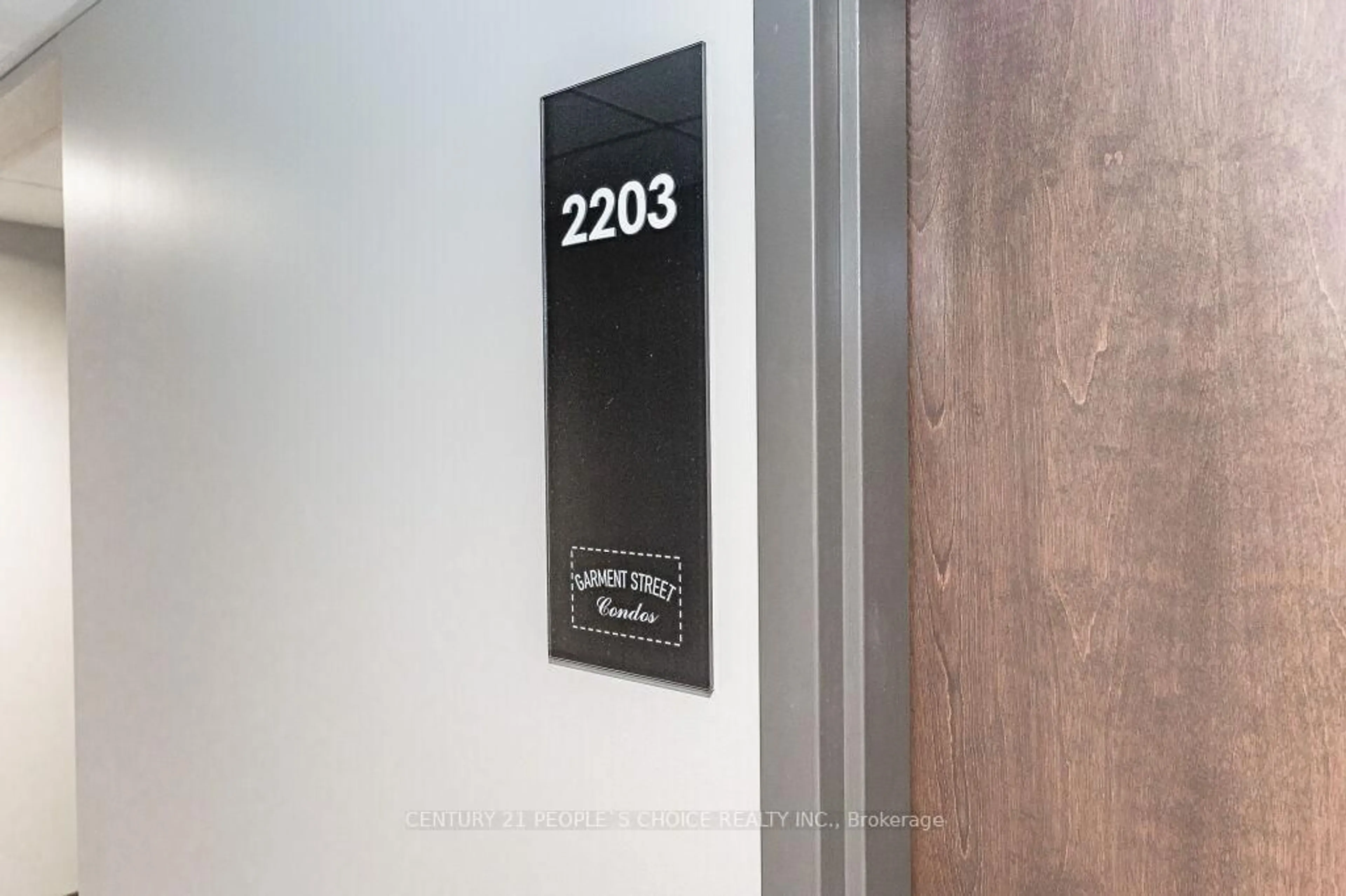 Indoor foyer for 108 Garment St #2203, Kitchener Ontario N2G 0E2