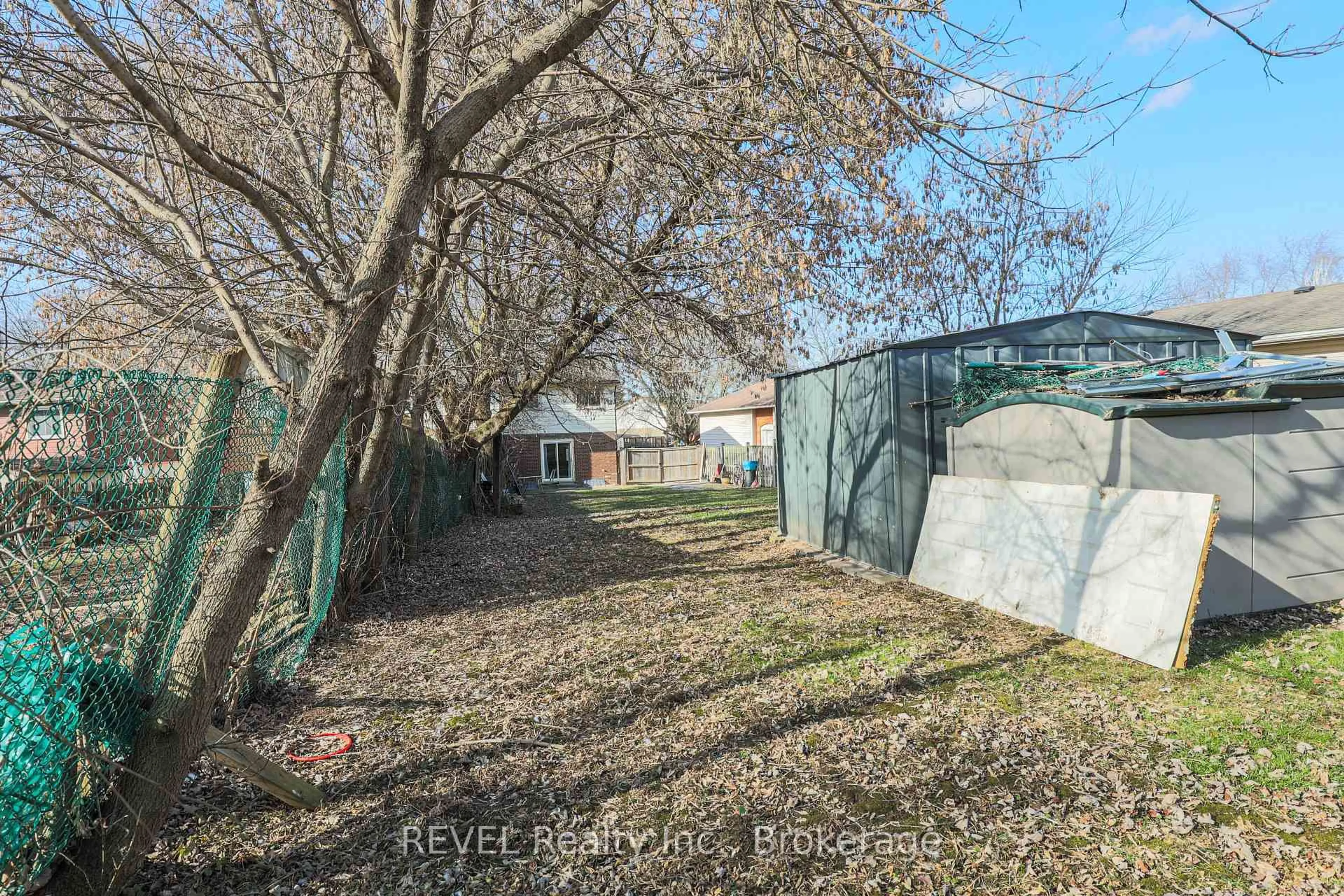 A pic from outside/outdoor area/front of a property/back of a property/a pic from drone, street for 6560 Harmony Ave, Niagara Falls Ontario L2H 1Z4