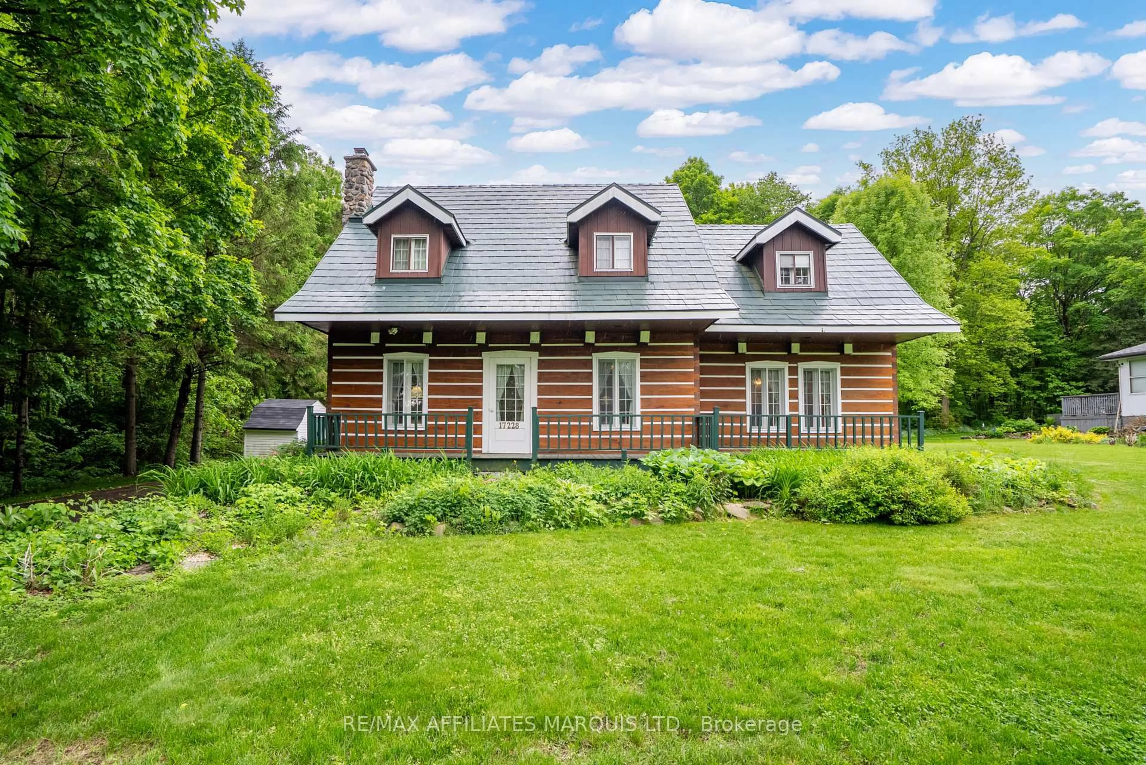 Home with vinyl exterior material, unknown for 17228 Headline Rd, South Stormont Ontario K0C 1P0