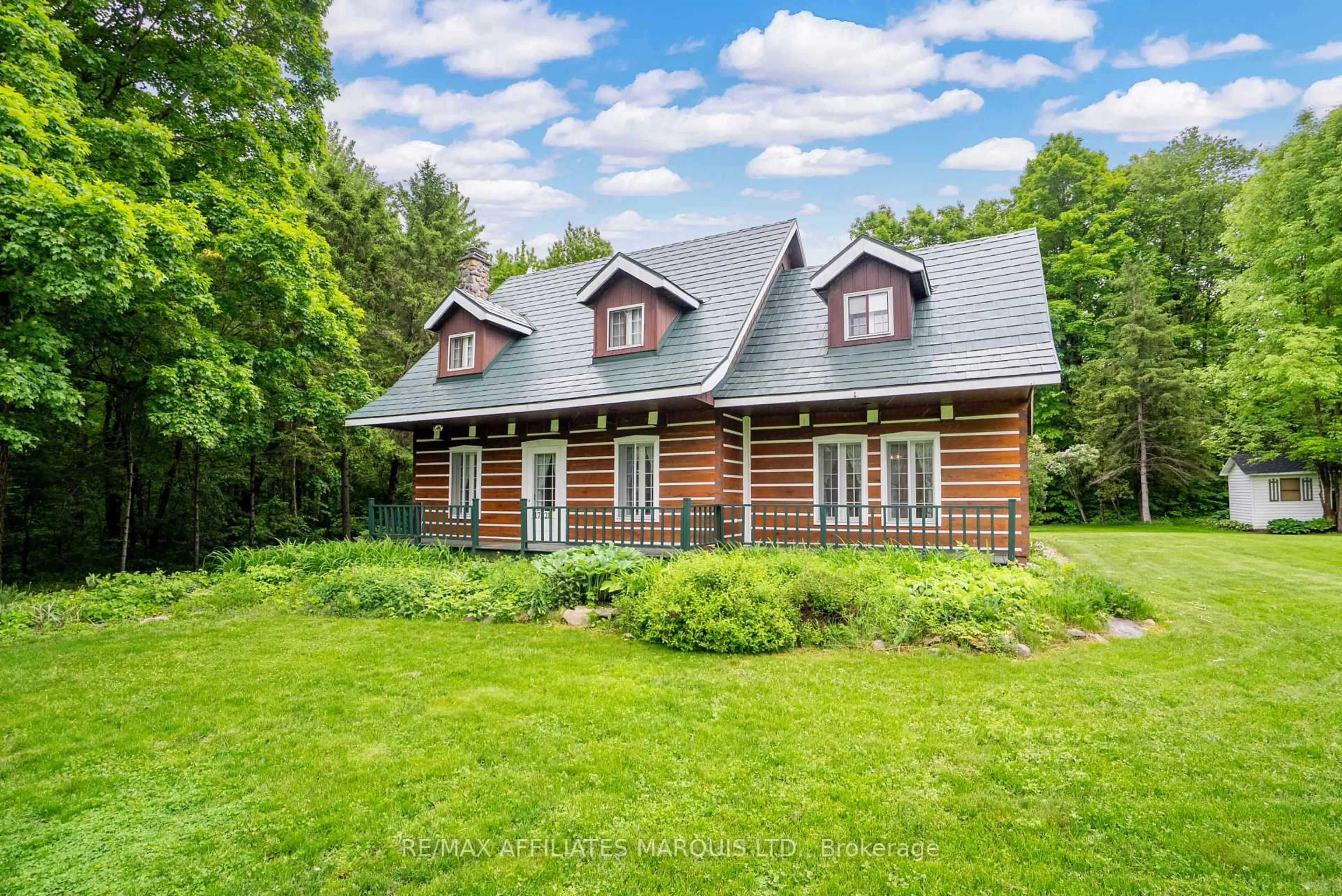 A pic from outside/outdoor area/front of a property/back of a property/a pic from drone, building for 17228 Headline Rd, South Stormont Ontario K0C 1P0