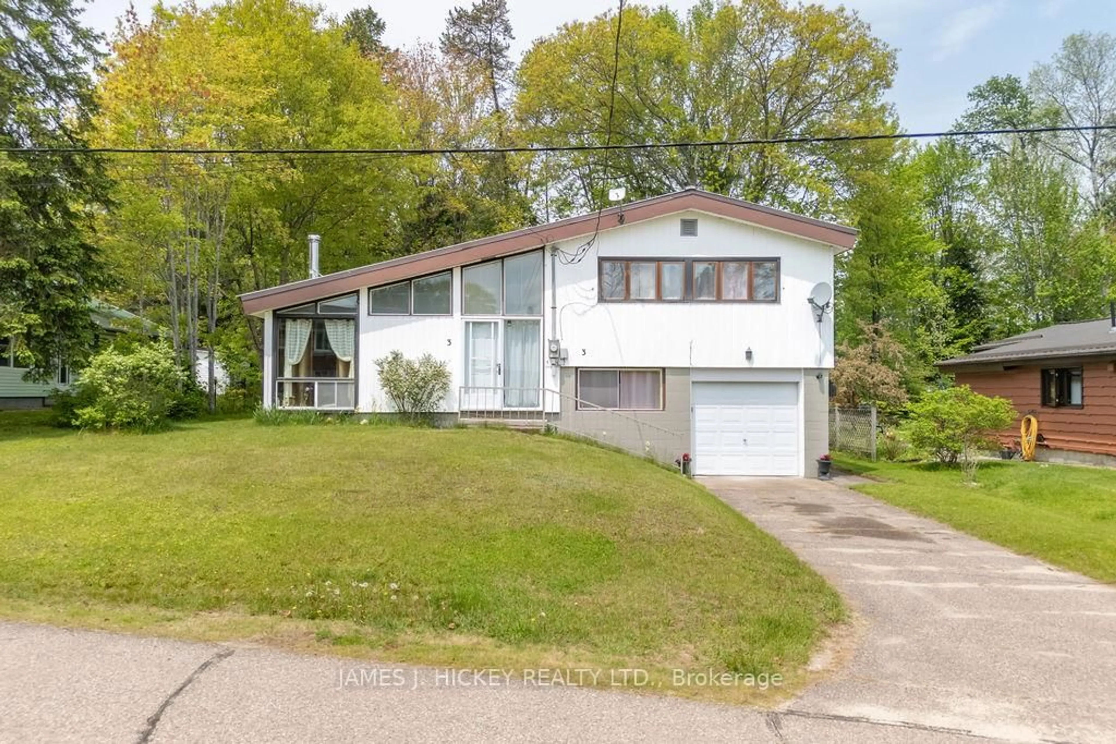 Unknown for 3 Newton Cres, Deep River Ontario K0J 1P0
