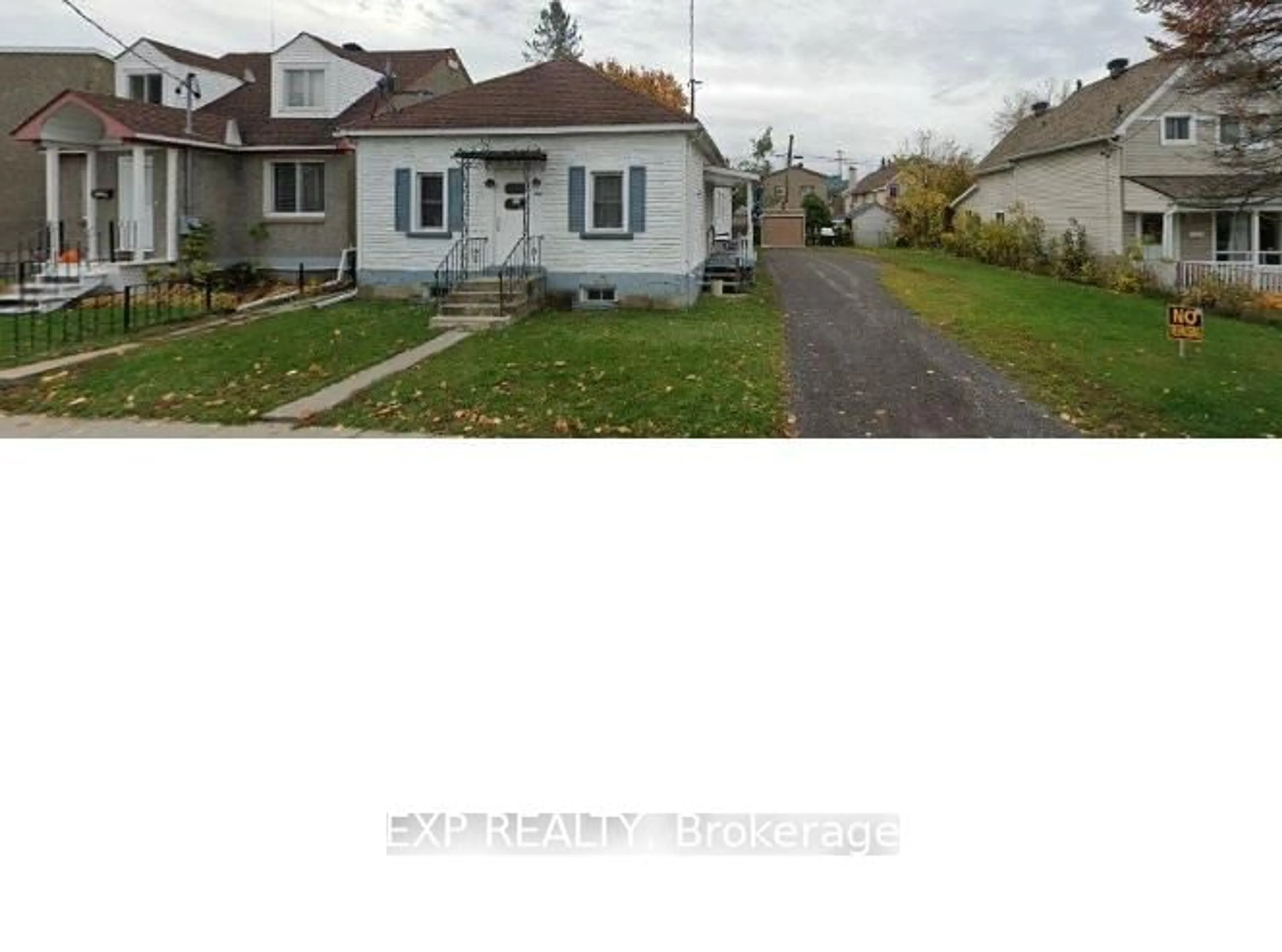 A pic from outside/outdoor area/front of a property/back of a property/a pic from drone, street for 228 CARILLON St, Ottawa Ontario K1L 5X8