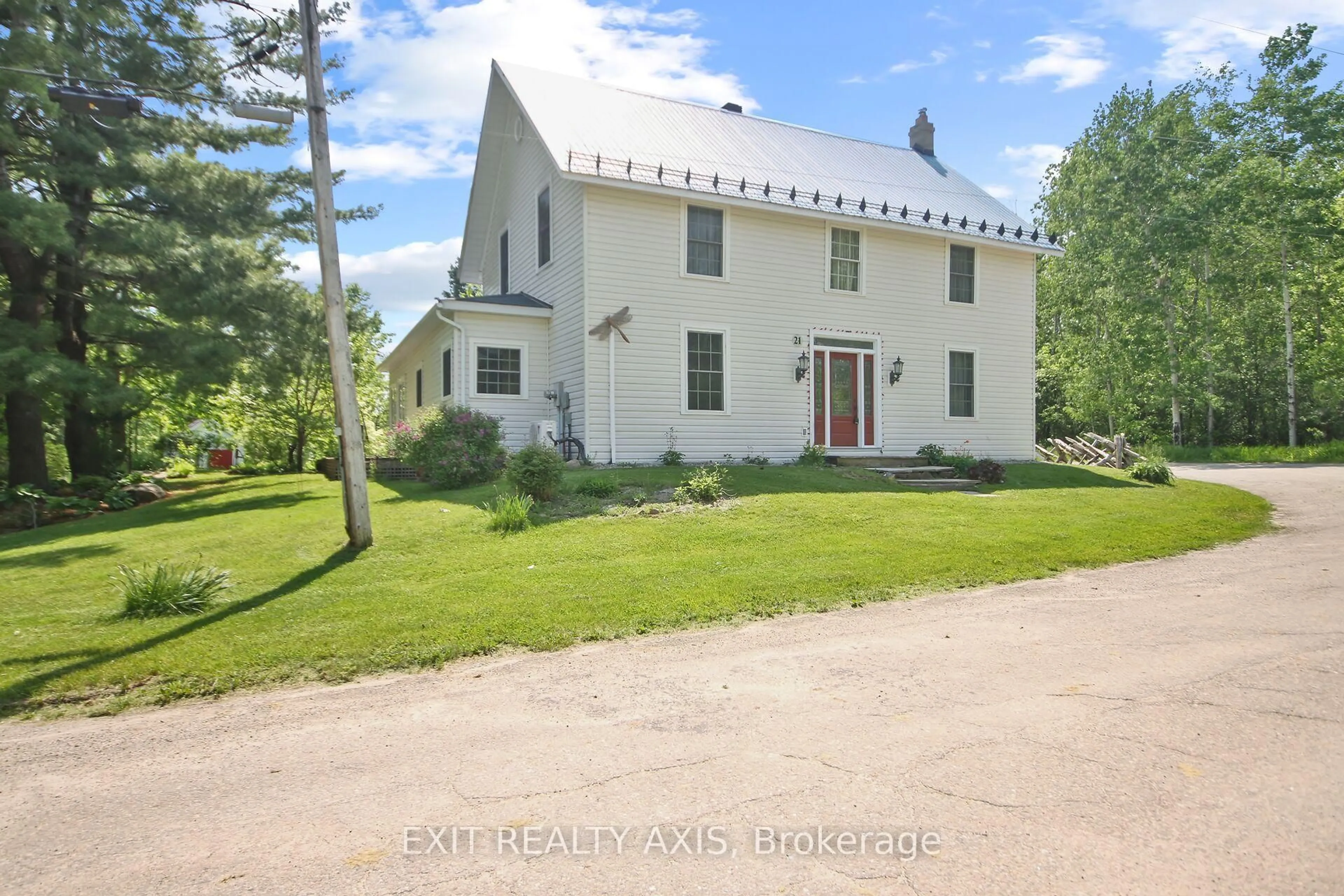 A pic from outside/outdoor area/front of a property/back of a property/a pic from drone, building for 21 Main St, Rideau Lakes Ontario K0G 1P0