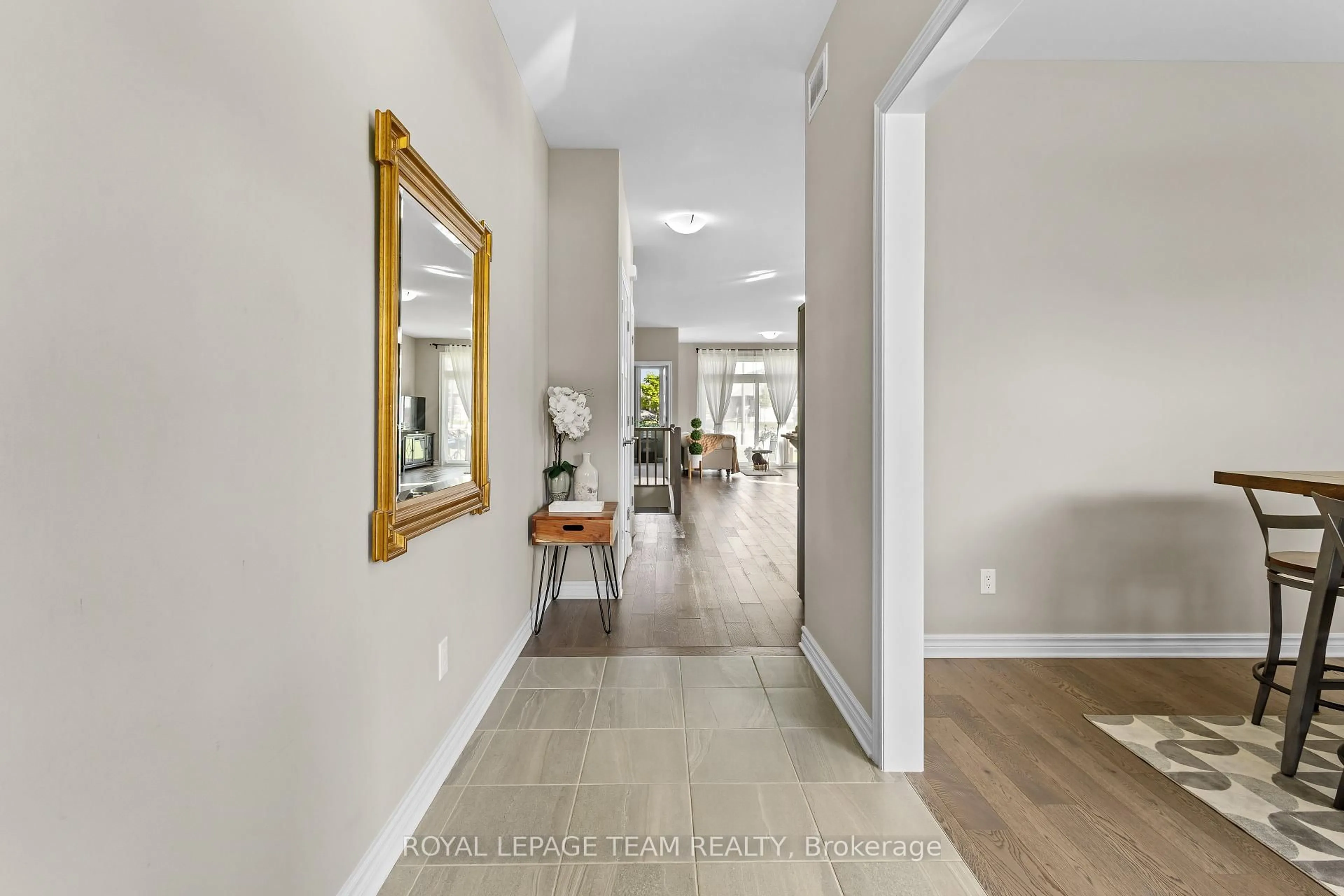 Indoor entryway for 20 Seabert Driv Seabert Dr, Arnprior Ontario K7S 0H9