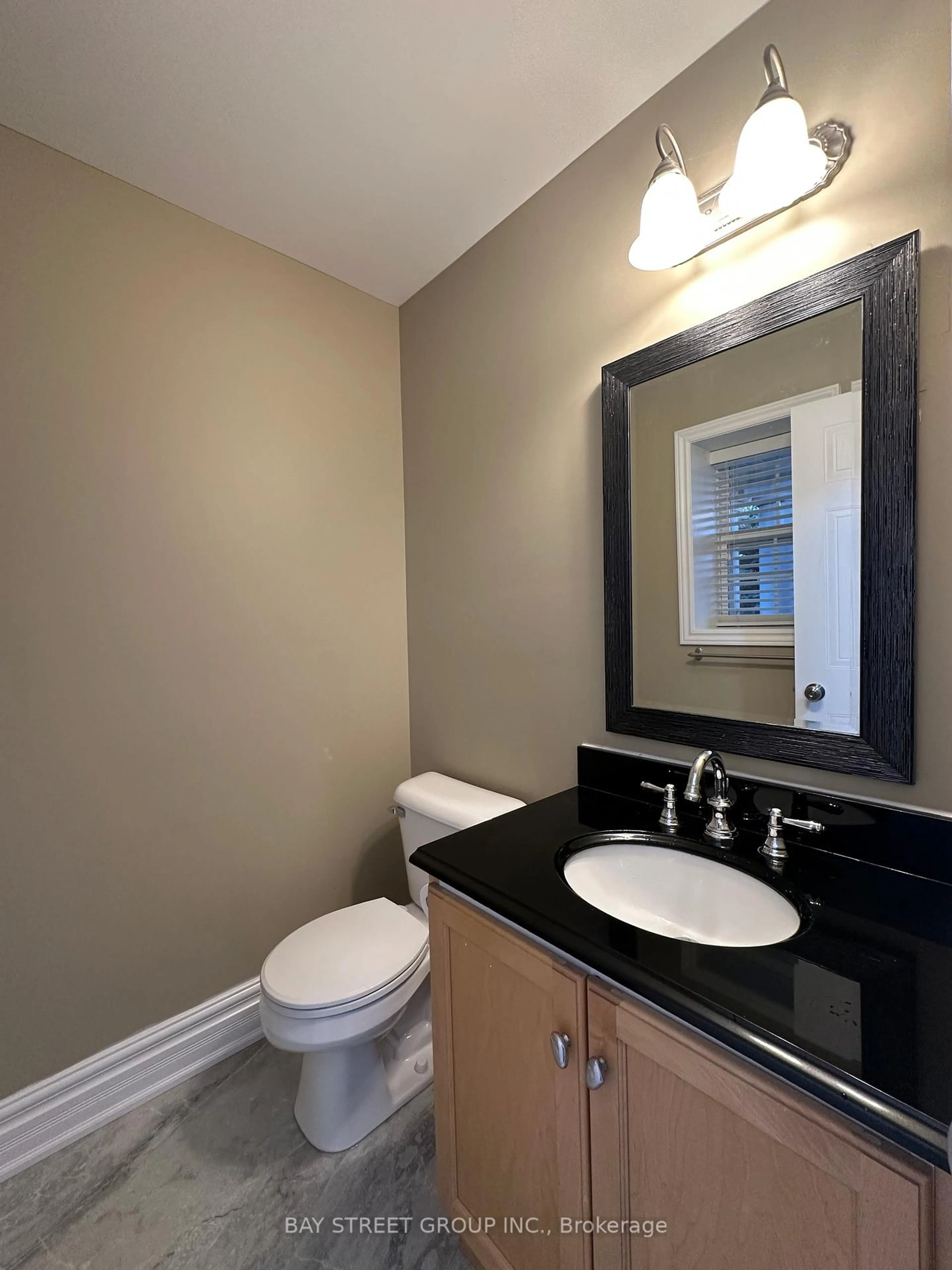 Standard bathroom, unknown for 19 Silversmith Crt, Guelph Ontario N1G 5C1