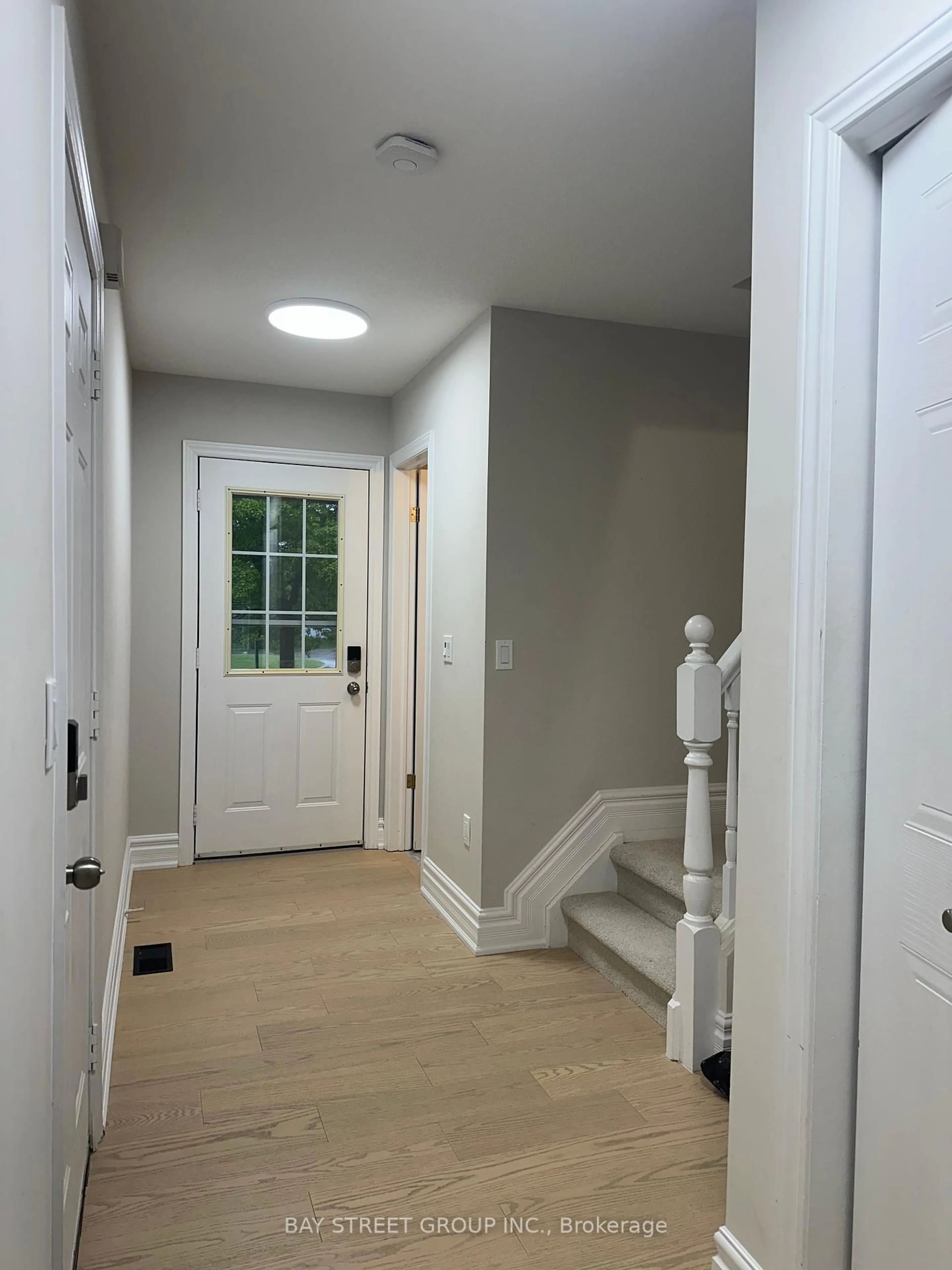 Indoor entryway for 19 Silversmith Crt, Guelph Ontario N1G 5C1