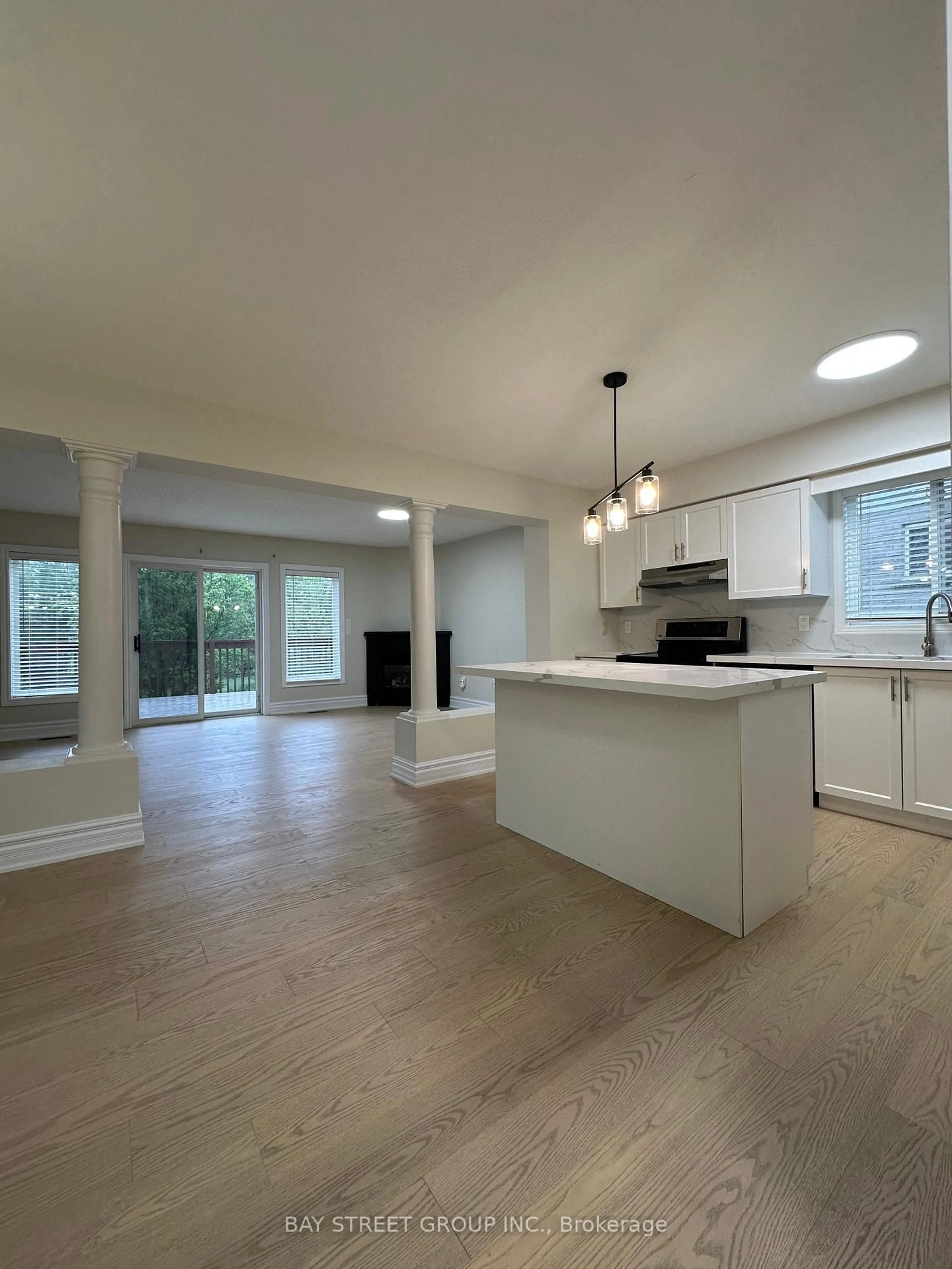 Open concept kitchen, ceramic/tile floor for 19 Silversmith Crt, Guelph Ontario N1G 5C1
