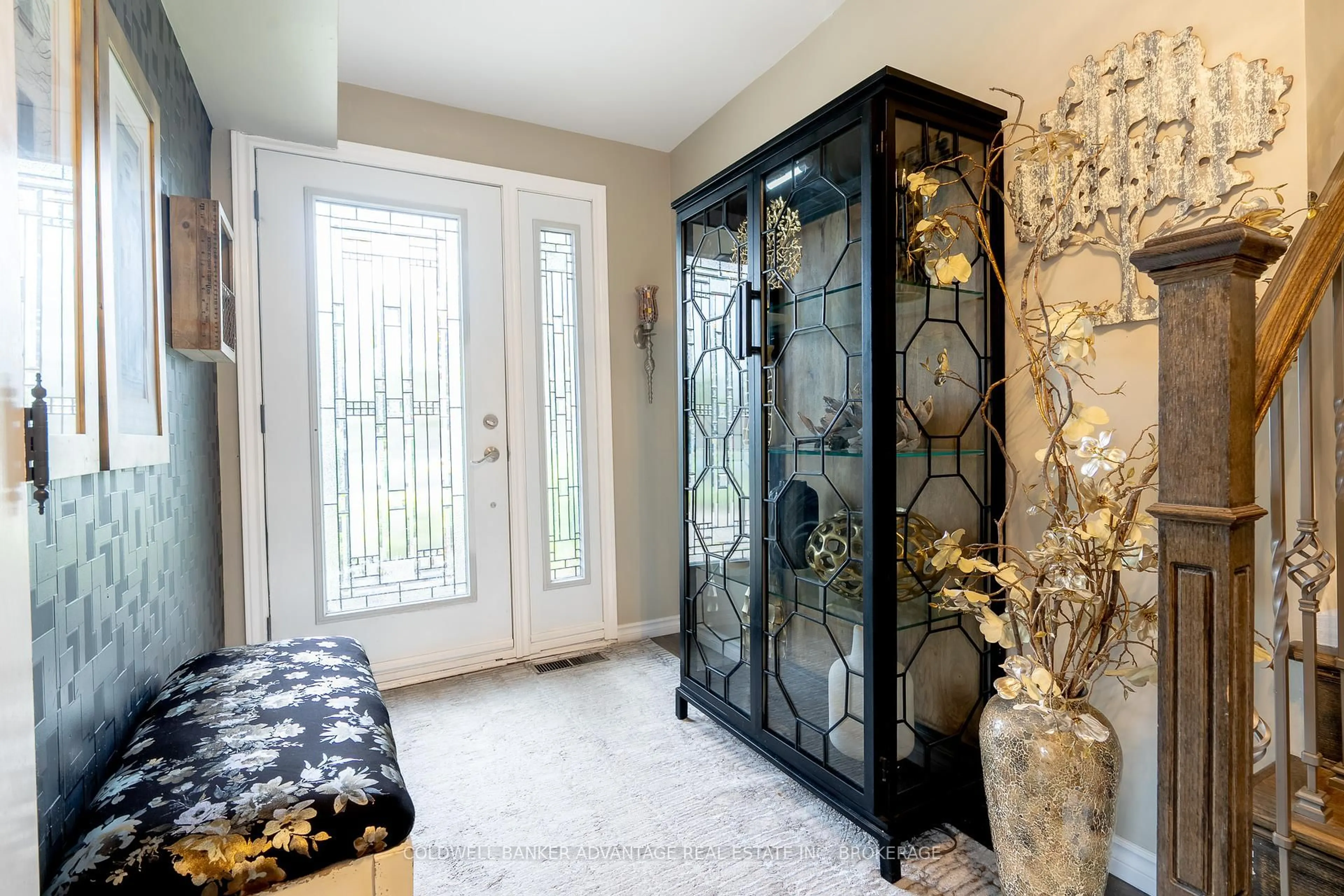 Indoor entryway for 4504 Queensway Gdns, Niagara Falls Ontario L2E 6P7