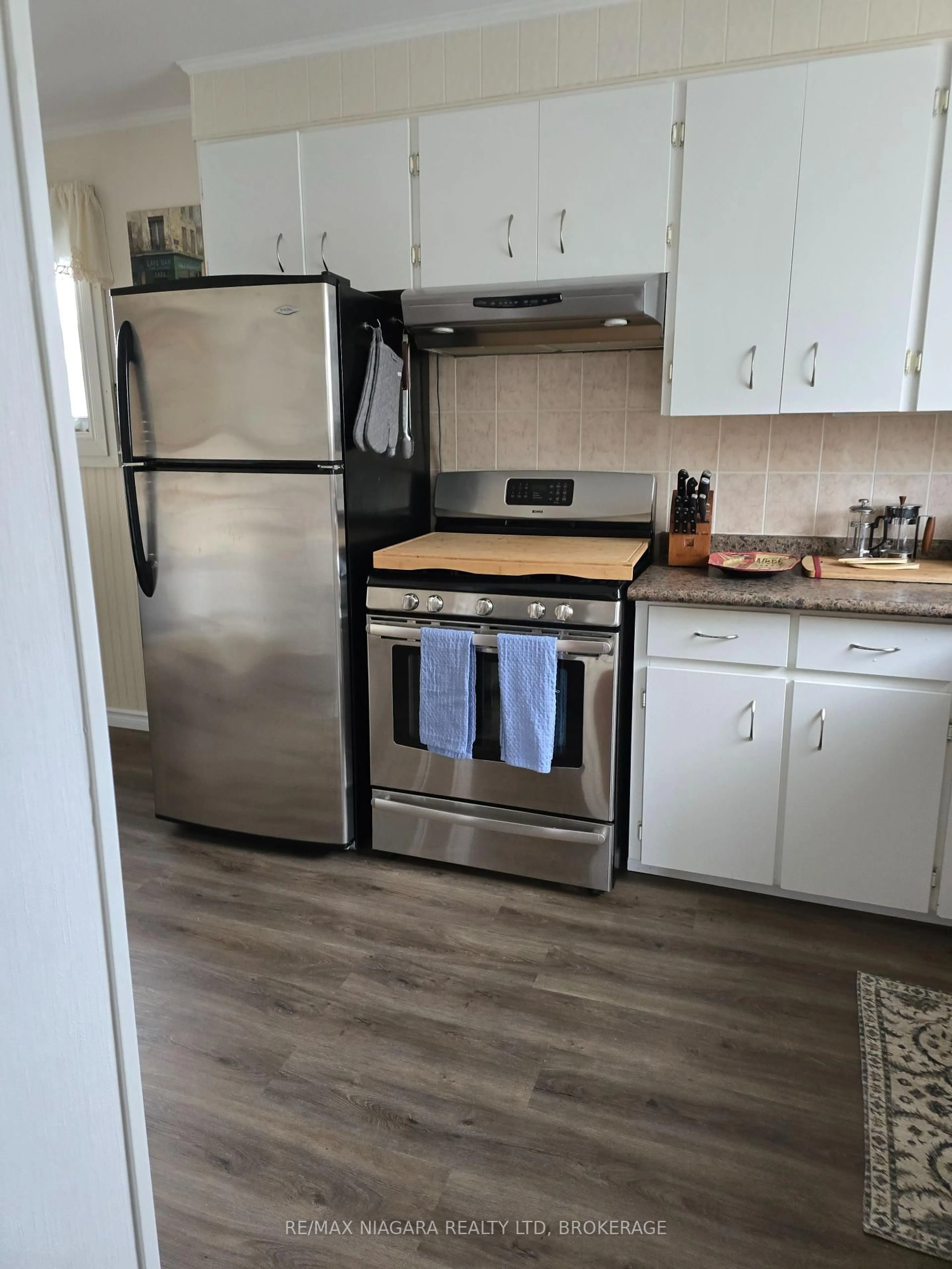 Standard kitchen, unknown for 31 Spruce Dr, Temagami Ontario P0H 2H0