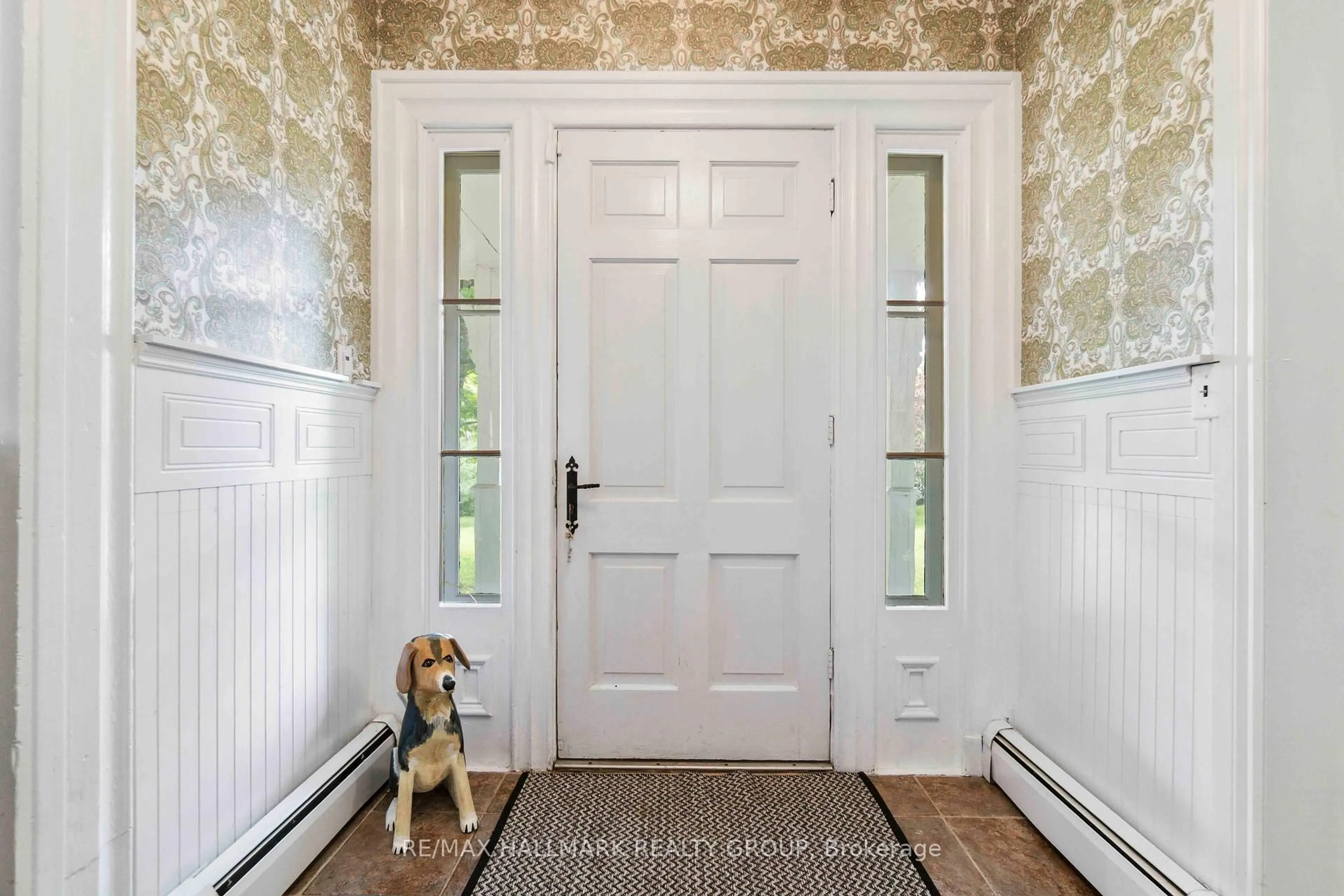 Indoor entryway for 689 Front Rd, Champlain Ontario K0B 1K0