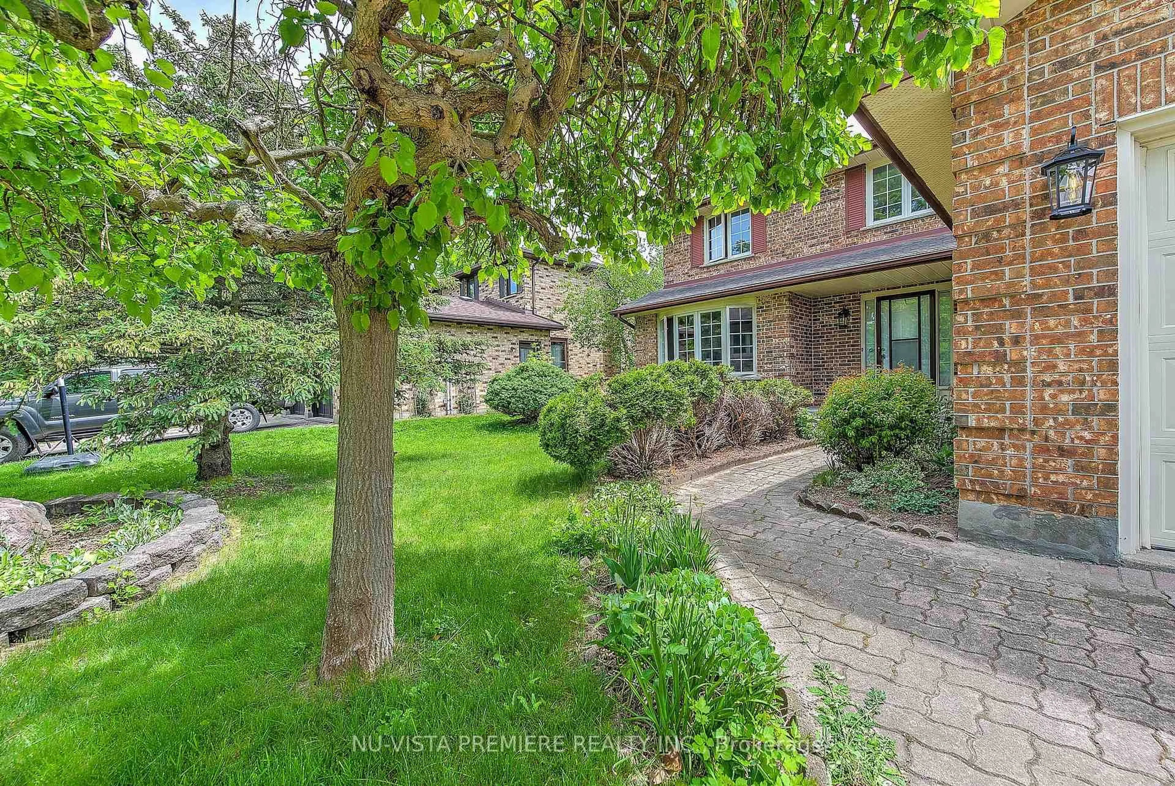 A pic from outside/outdoor area/front of a property/back of a property/a pic from drone, street for 5 Donnybrook Rd, London North Ontario N5X 3C7