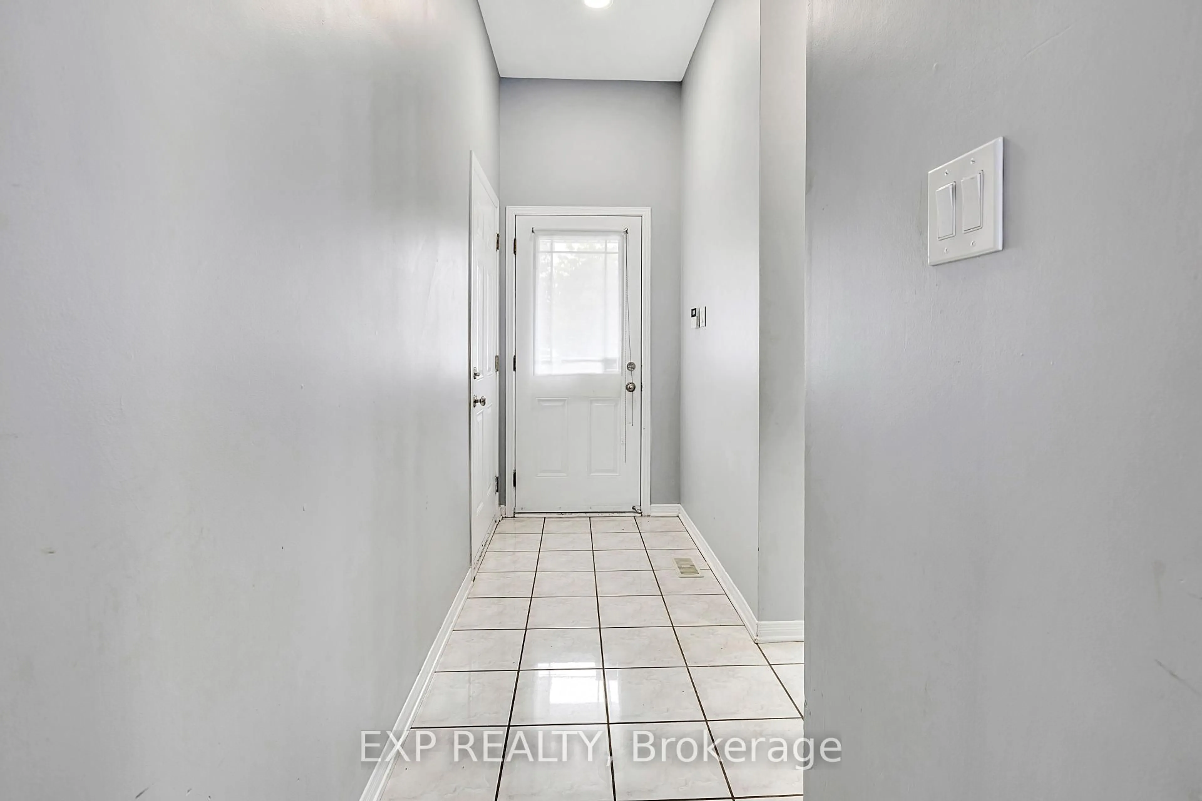 Indoor entryway for 361 Bakewell Cres, Ottawa Ontario K2G 7E9
