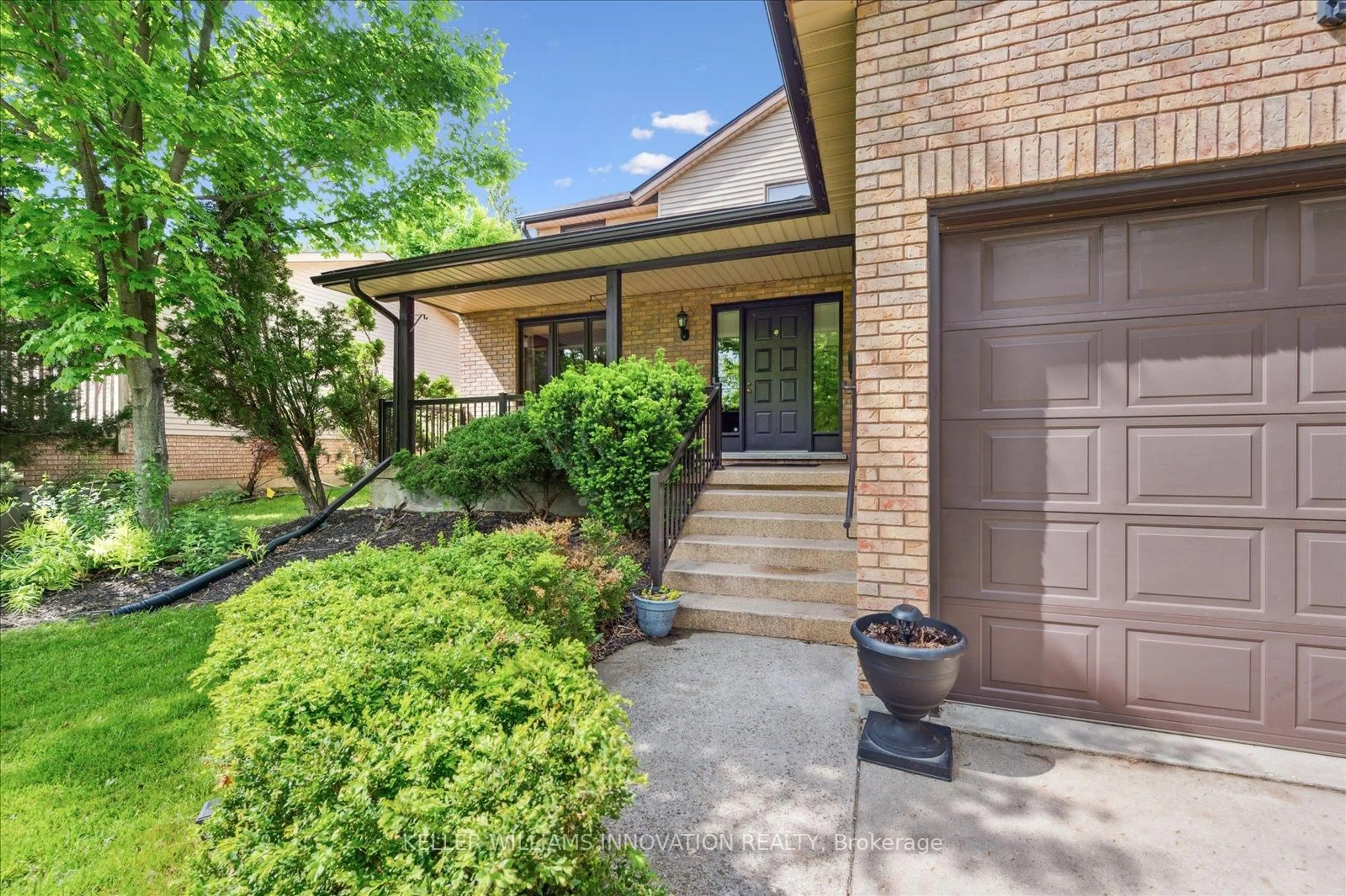 Home with brick exterior material, street for 29 Hillcrest Lane, Kitchener Ontario N2K 1S9