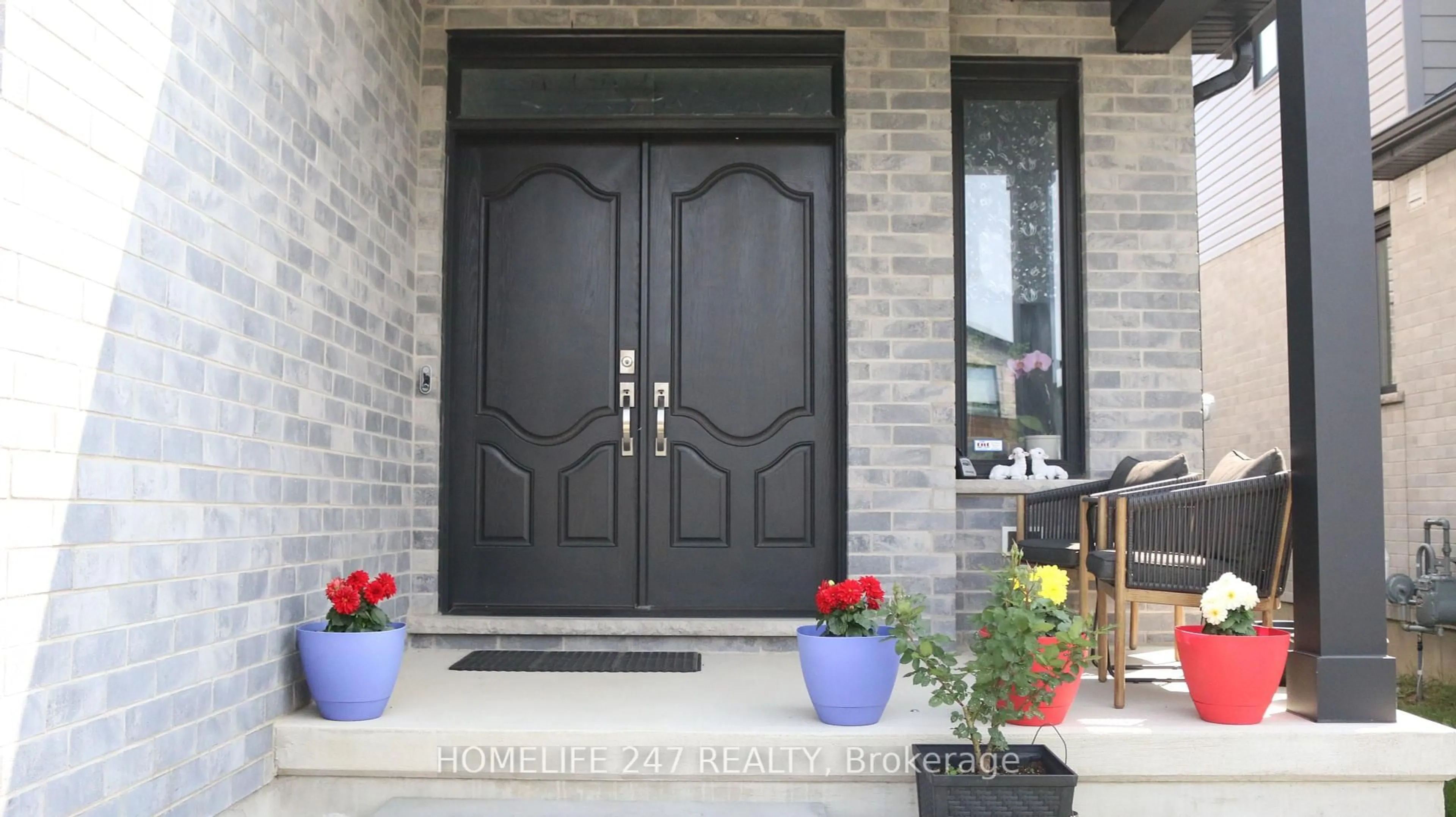 Indoor entryway for 2149 Tokala Tr, London North Ontario N6G 0Z7