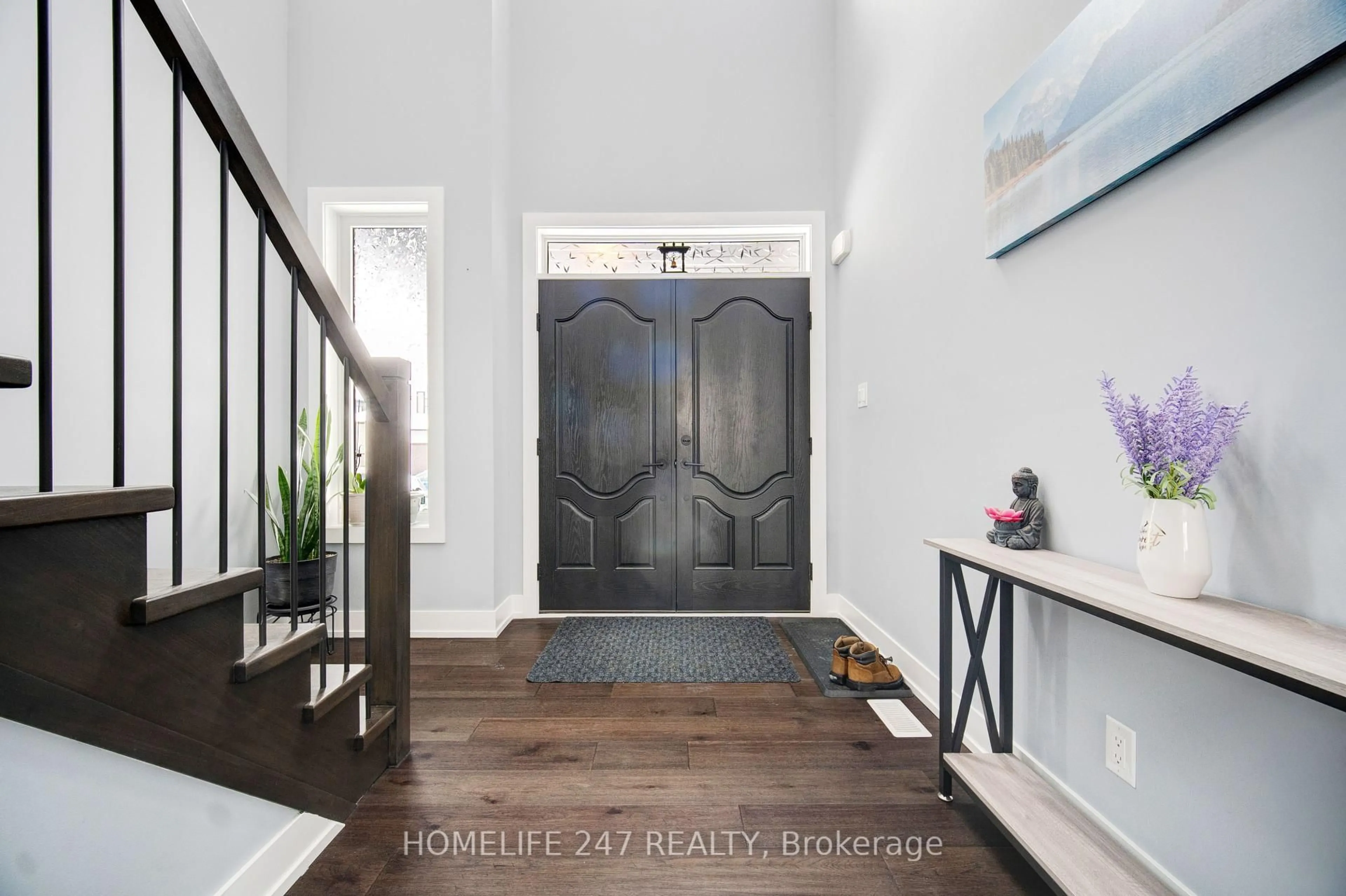 Indoor entryway for 2149 Tokala Tr, London North Ontario N6G 0Z7