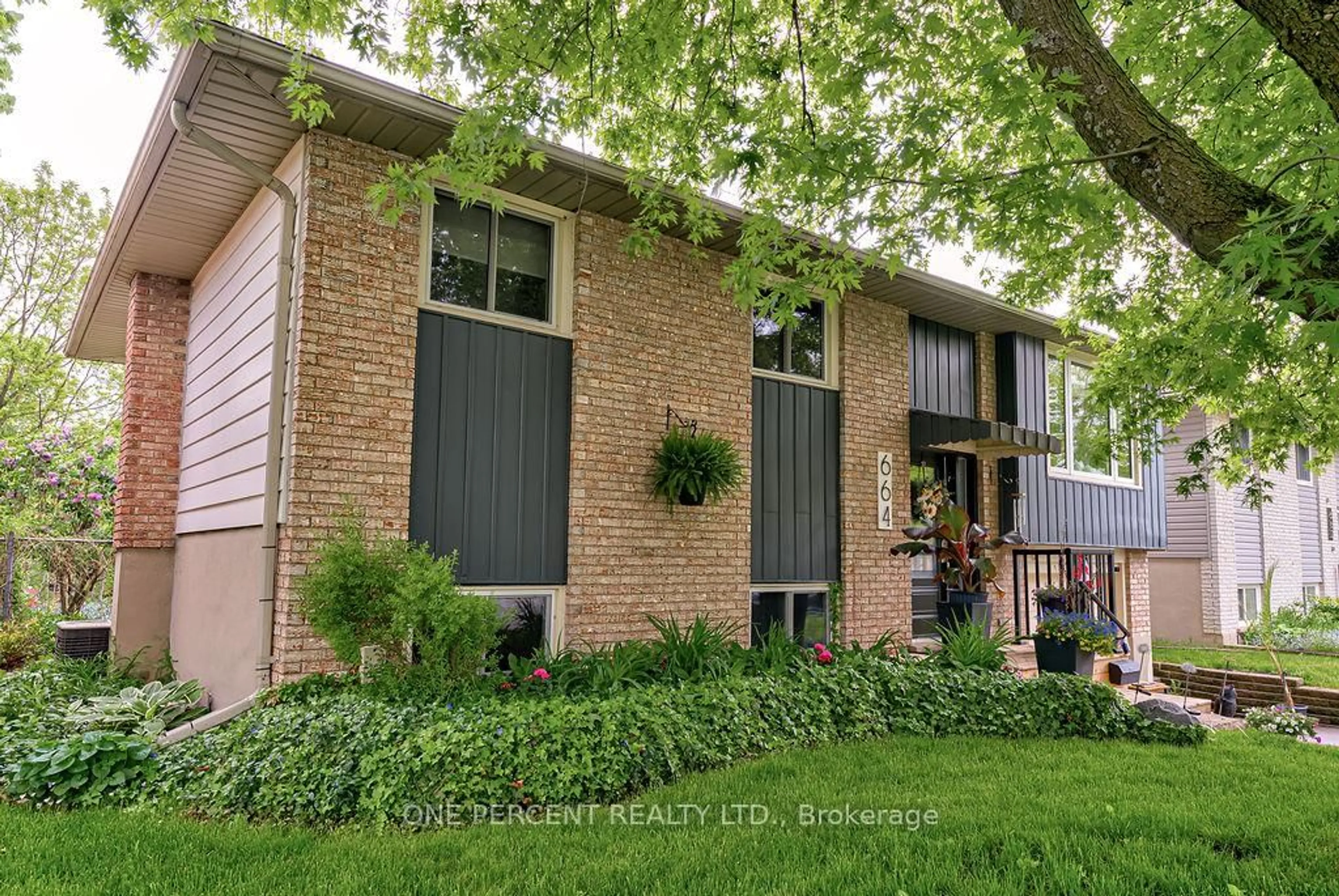Home with brick exterior material, street for 664 Highpoint Ave, Waterloo Ontario N2L 4Z5