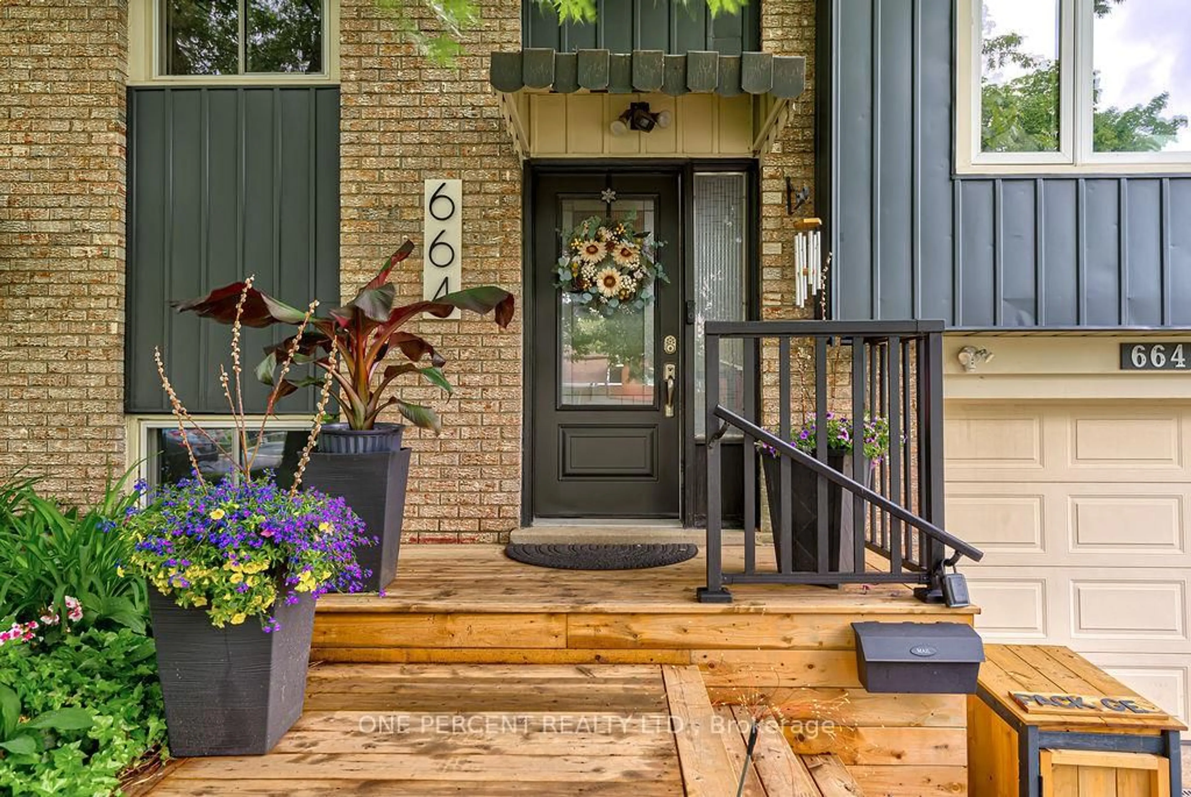 Indoor entryway for 664 Highpoint Ave, Waterloo Ontario N2L 4Z5