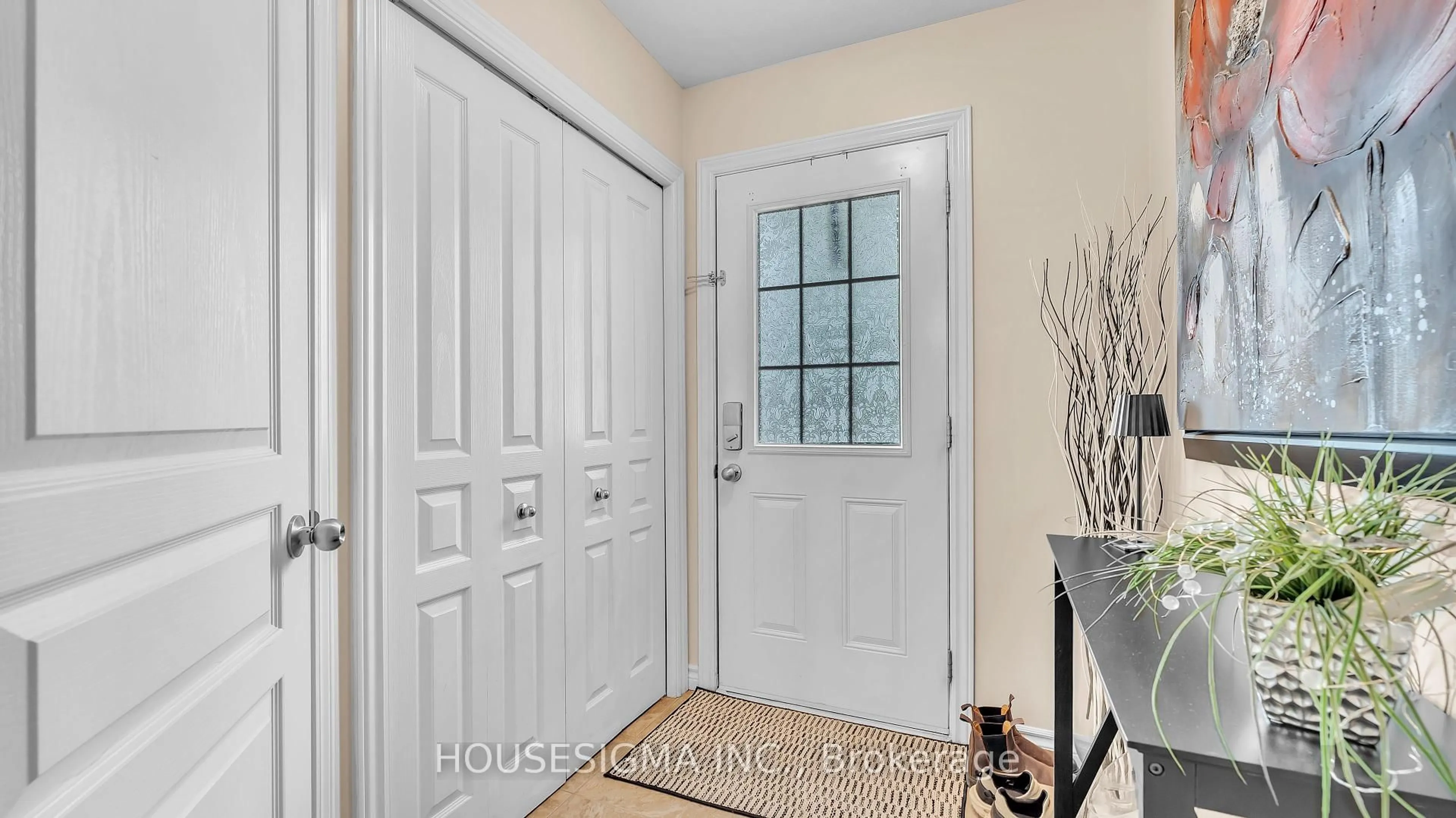 Indoor entryway for 939 Silverfox Cres, London North Ontario N6G 5B6