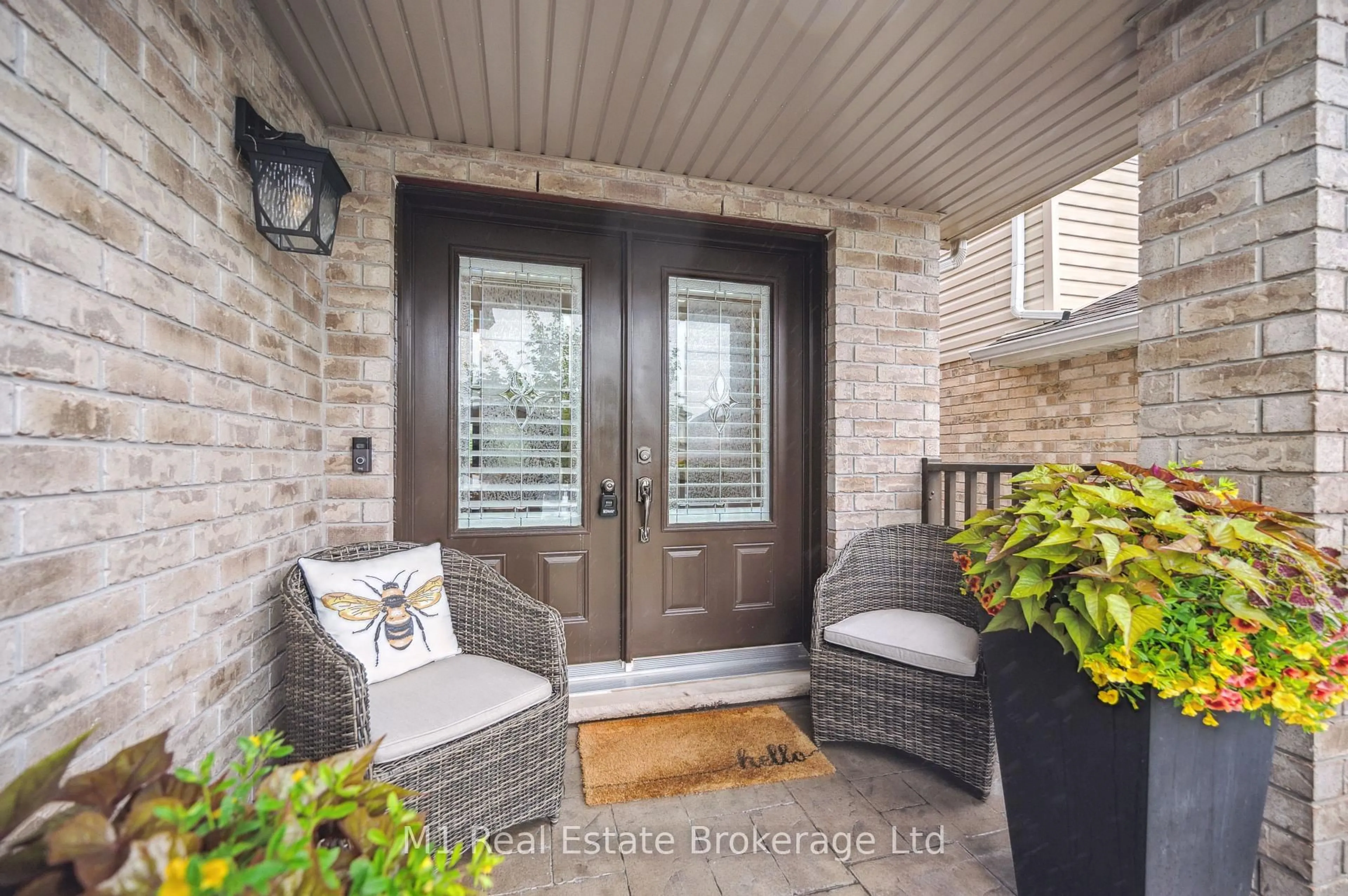 Indoor entryway for 174 Curzon Cres, Guelph Ontario N1K 0B5