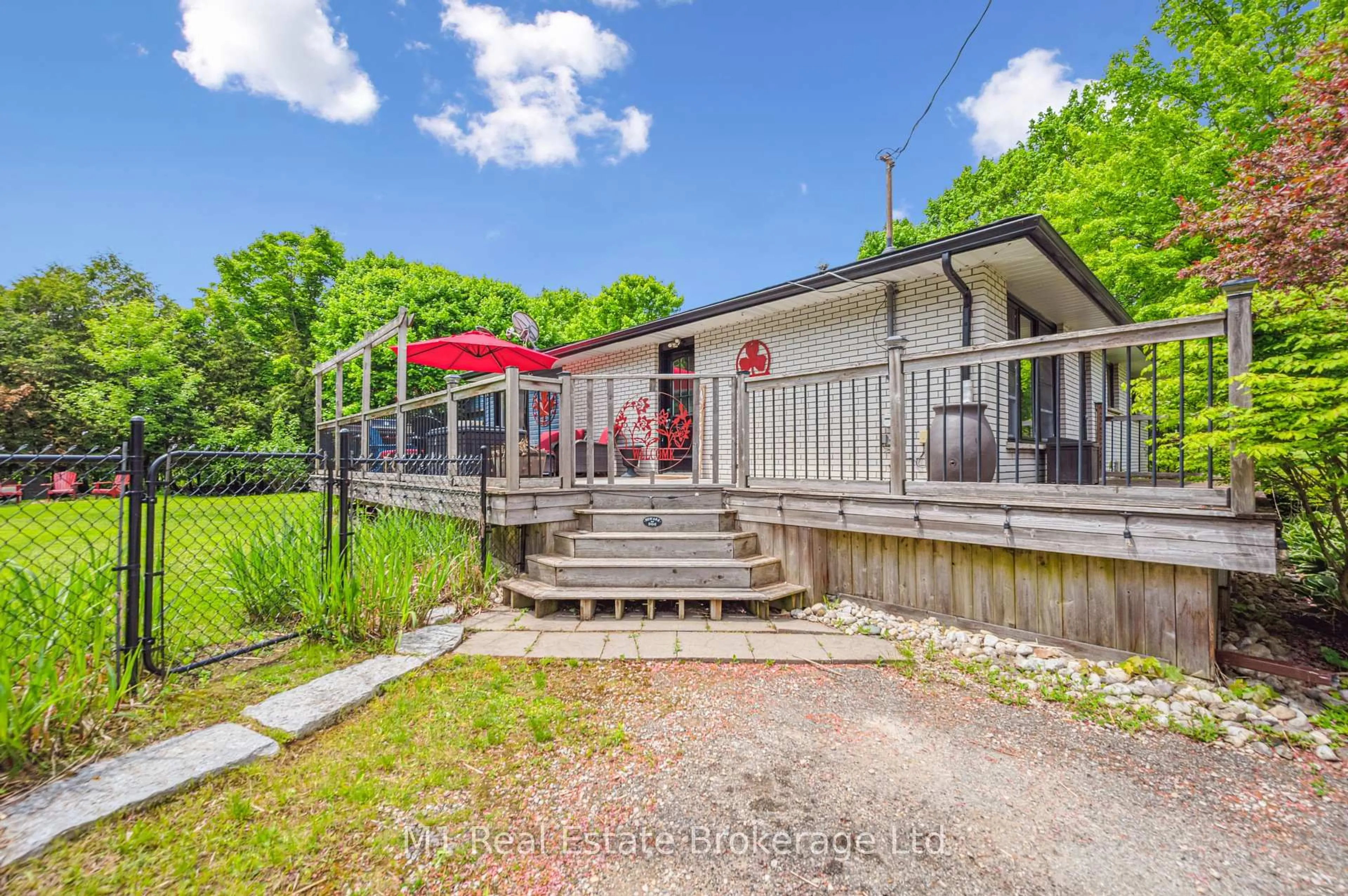 A pic from outside/outdoor area/front of a property/back of a property/a pic from drone, water/lake/river/ocean view for 4 Queen St, Centre Wellington Ontario N0B 1J0