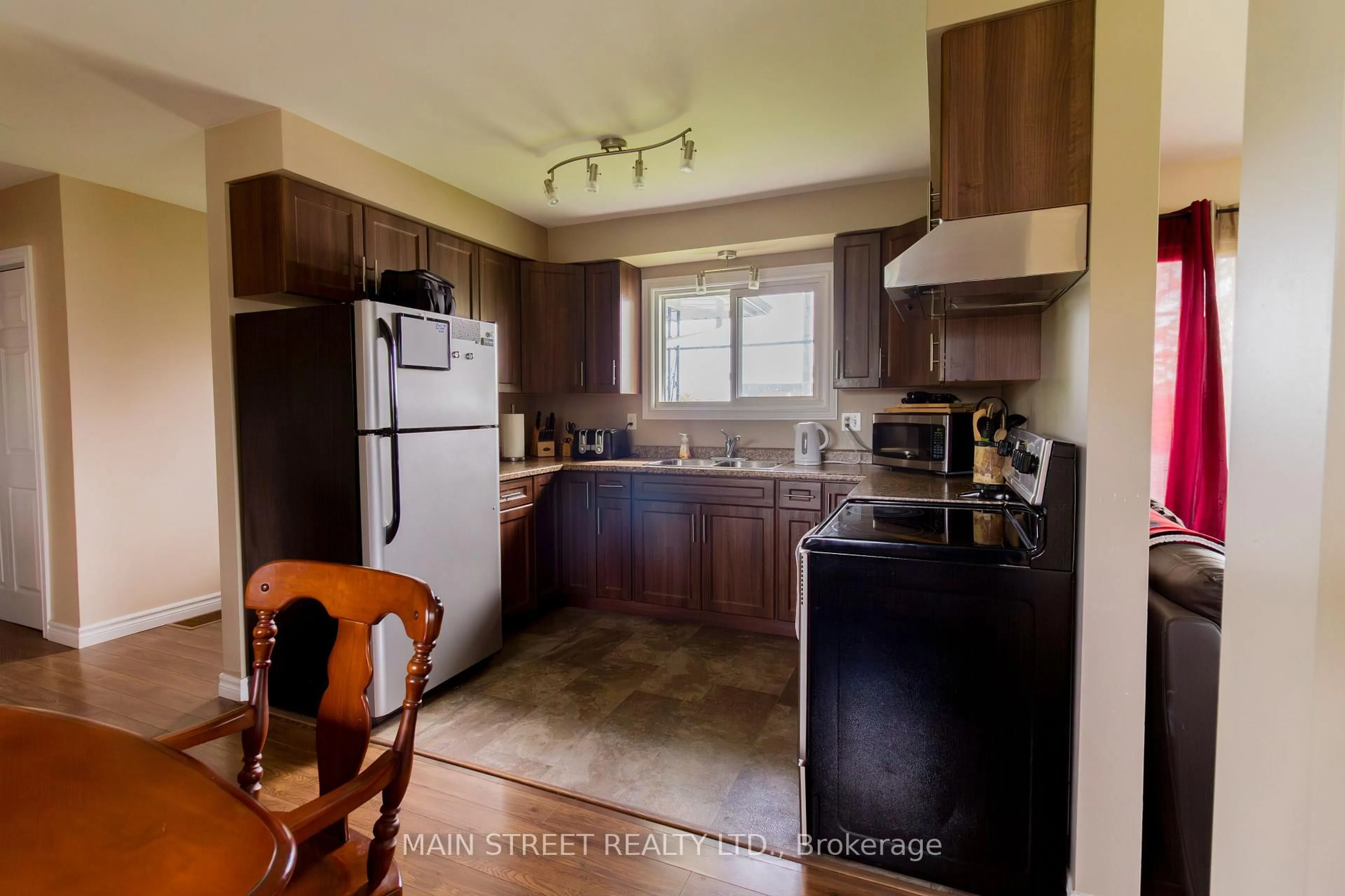 Standard kitchen, unknown for 28 Prince Of Wales Dr, Belleville Ontario K8P 2T7