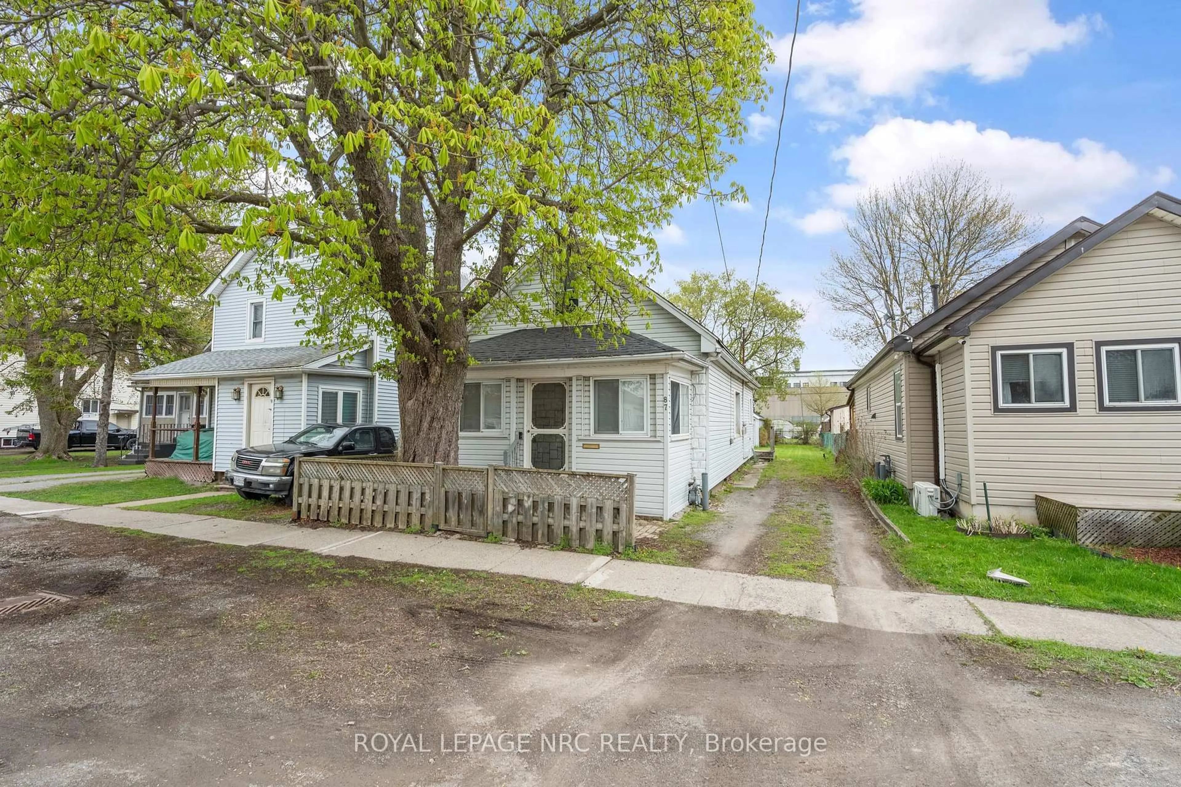 A pic from outside/outdoor area/front of a property/back of a property/a pic from drone, street for 87 Mitchell St, Port Colborne Ontario L3K 1X6