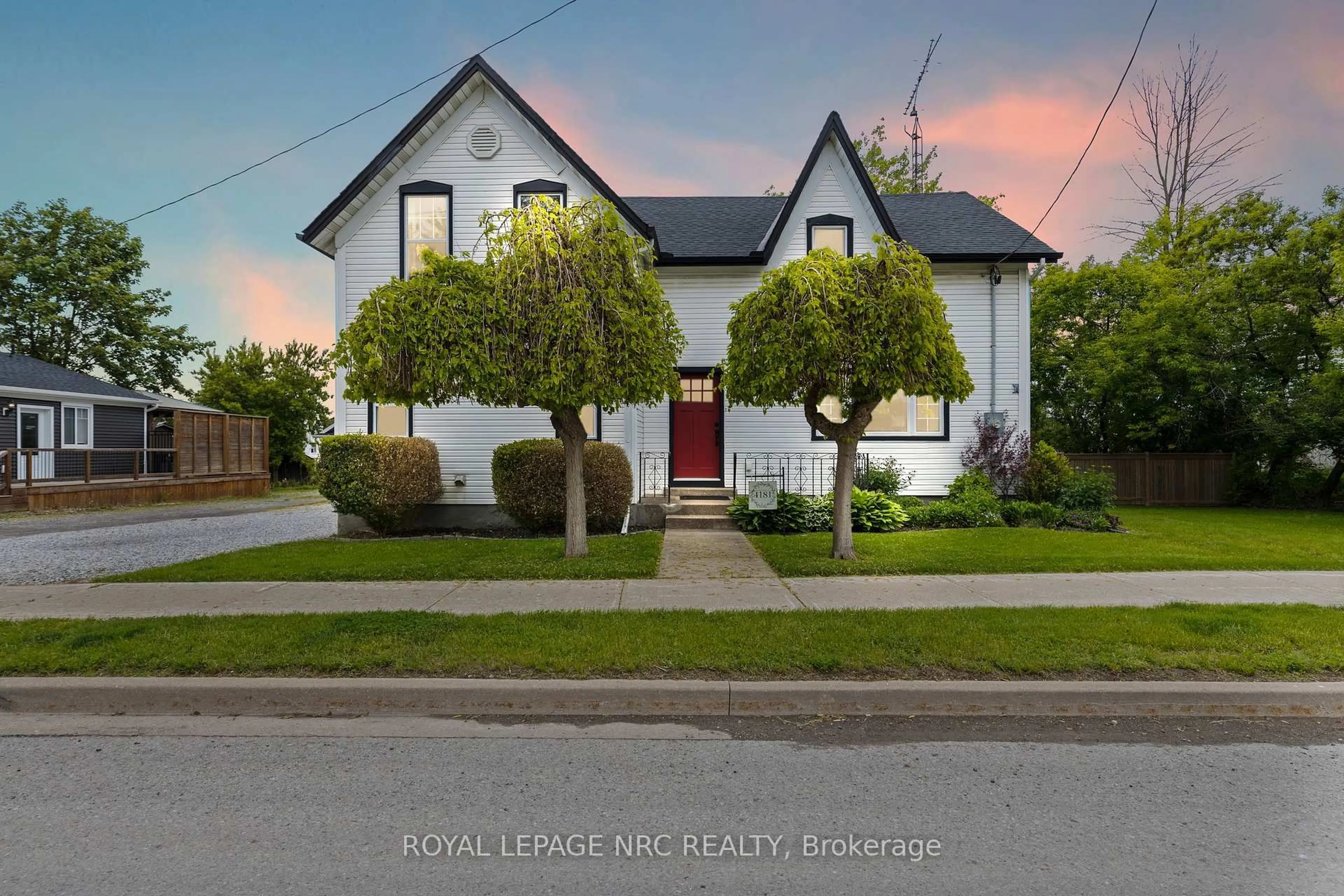 Home with brick exterior material, street for 4181 Fly Rd, Lincoln Ontario L0R 1G0
