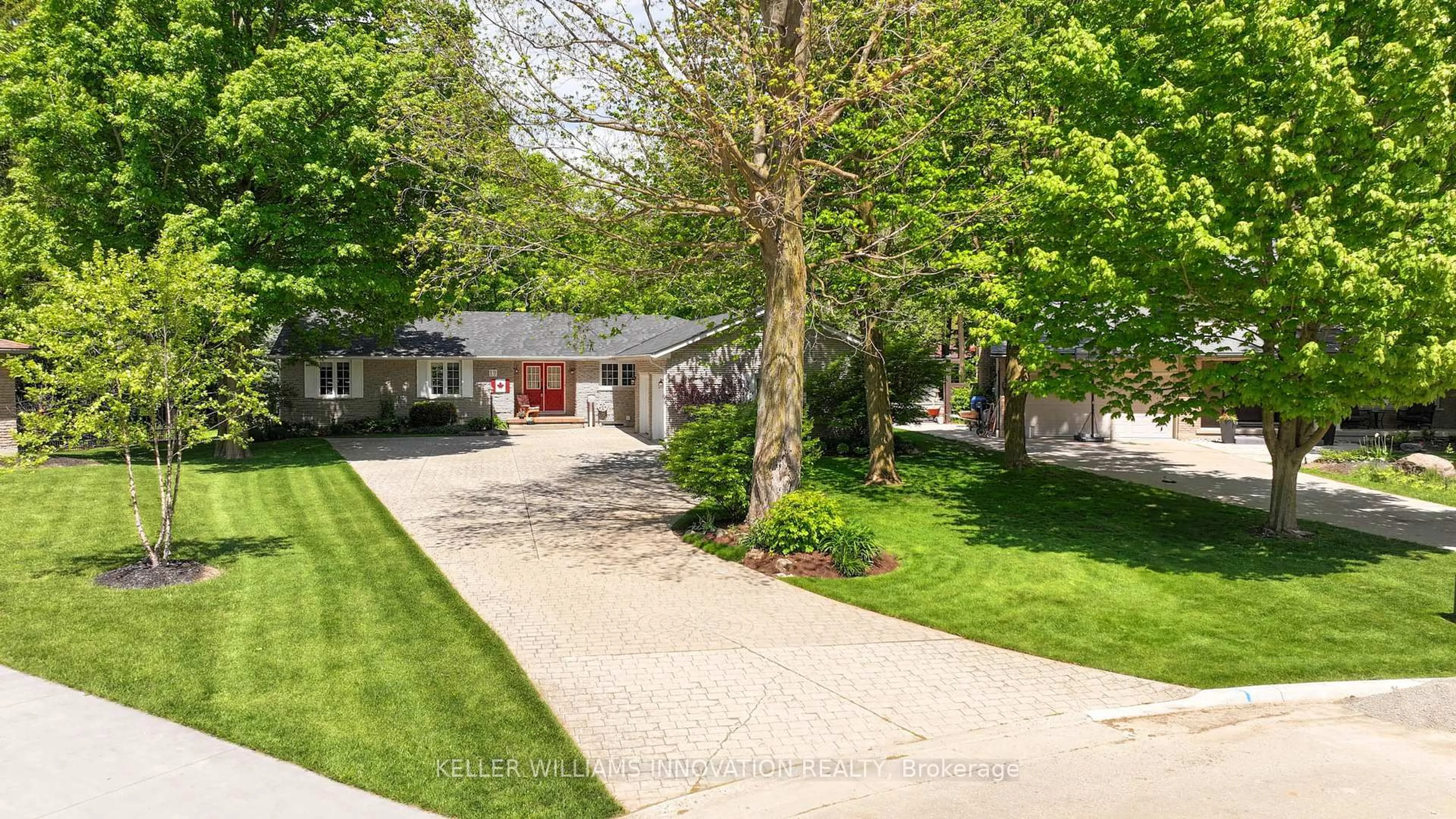 A pic from outside/outdoor area/front of a property/back of a property/a pic from drone, street for 19 Sandpiper Crt, Woolwich Ontario N3B 3C5