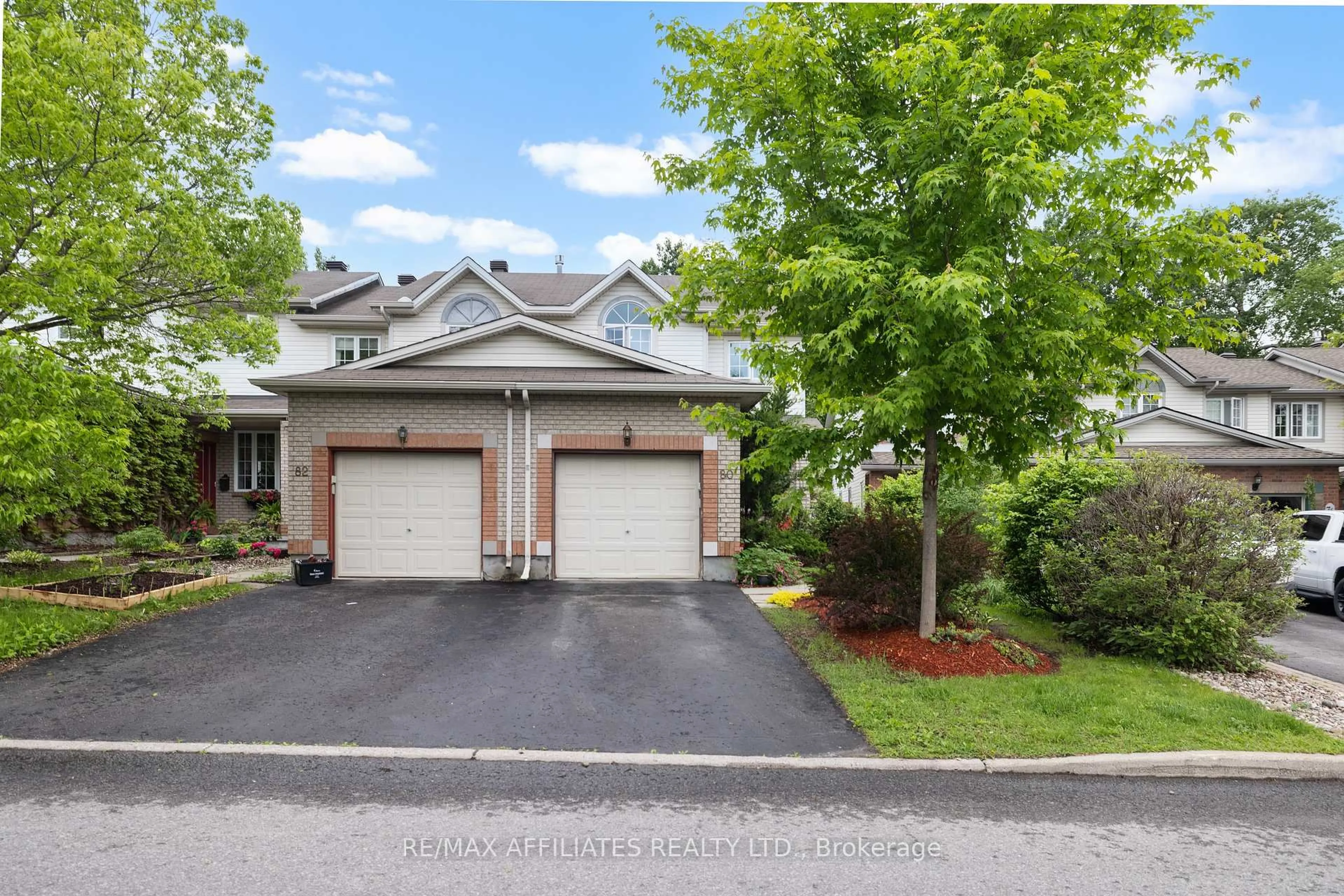 A pic from outside/outdoor area/front of a property/back of a property/a pic from drone, street for 80 Meadowcroft Cres, Ottawa Ontario K1J 1H2
